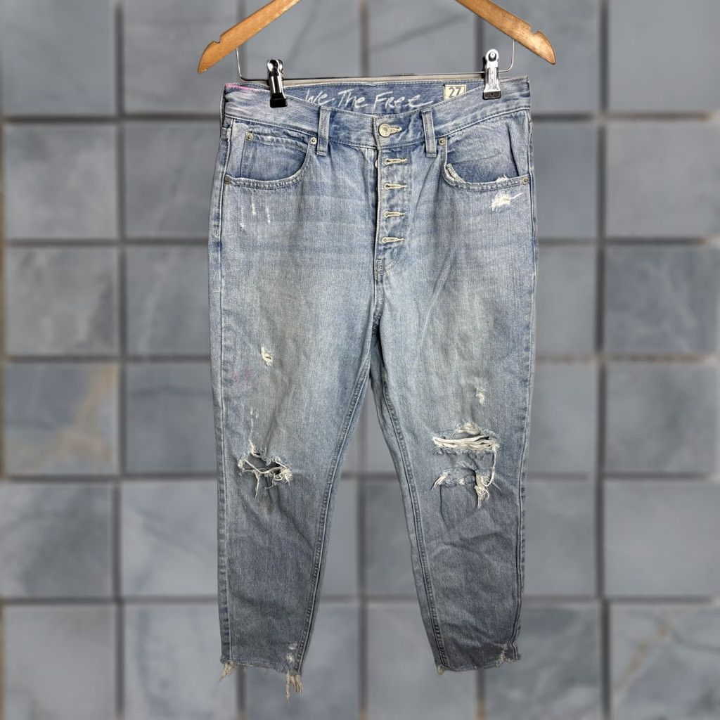 Vintage Free People We The Free Jeans Womens 27 Light Wash Distressed High Rise Cropped Size 27" / US 4 / IT 40 - 1 Thumbnail