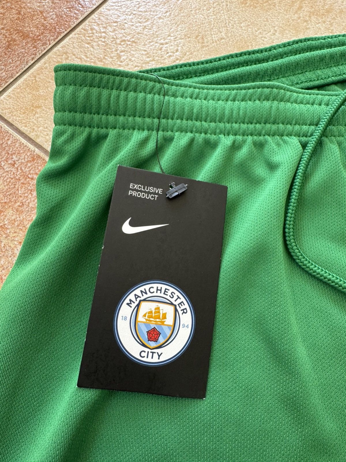 Nike BNWT Manchester City 2017-2018 Goalkeeper Soccer Shorts Kit Size US 32 / EU 48 - 7 Thumbnail