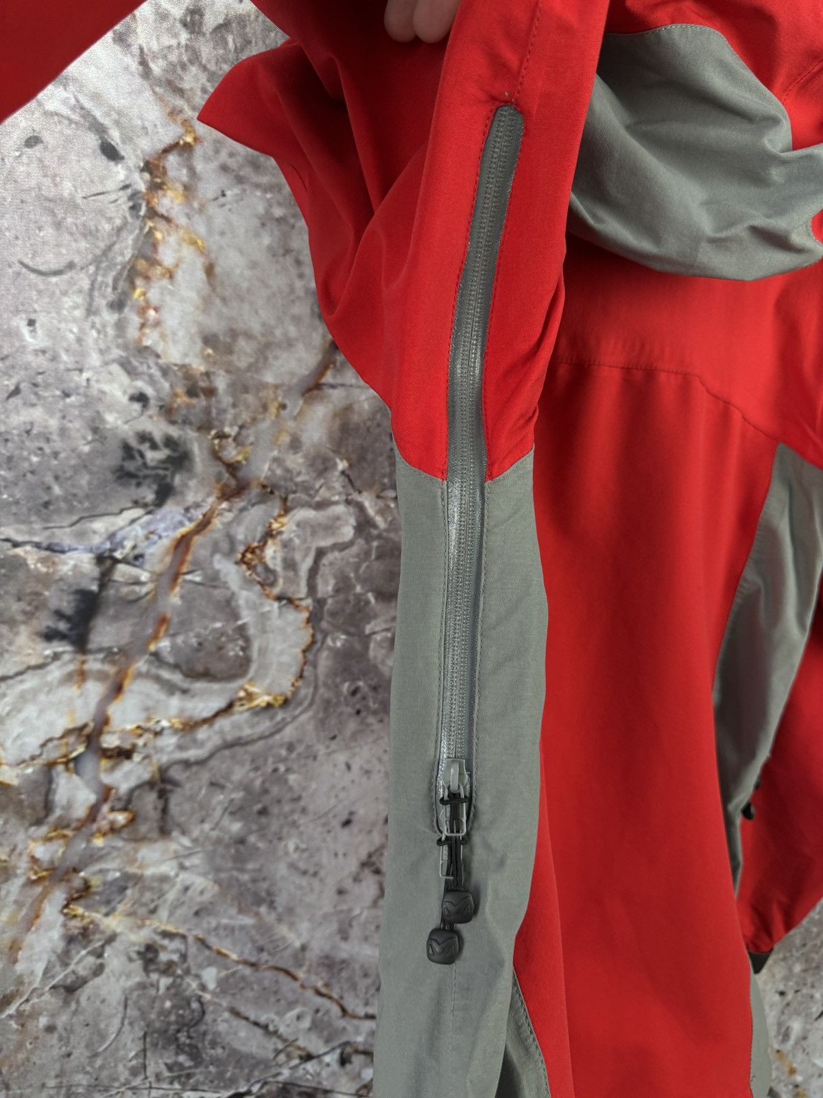 Other Women’s Millet Jacket Gore-Tex Outdoor Hiking Climbing Size M / US 6-8 / IT 42-44 - 19 Thumbnail