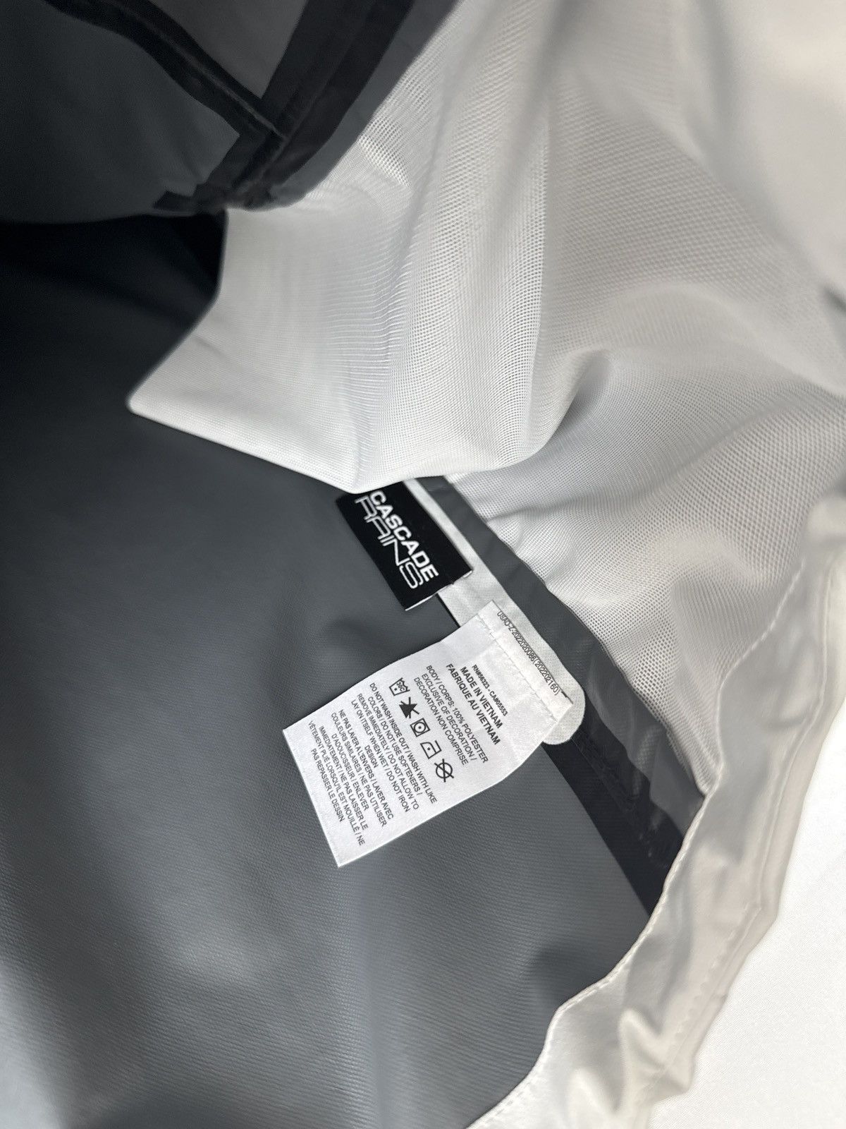 Nike ACG Nike ACG Storm Fit Cascade Rains Waterproof Jacket White Size US M / EU 48-50 / 2 - 16 Thumbnail