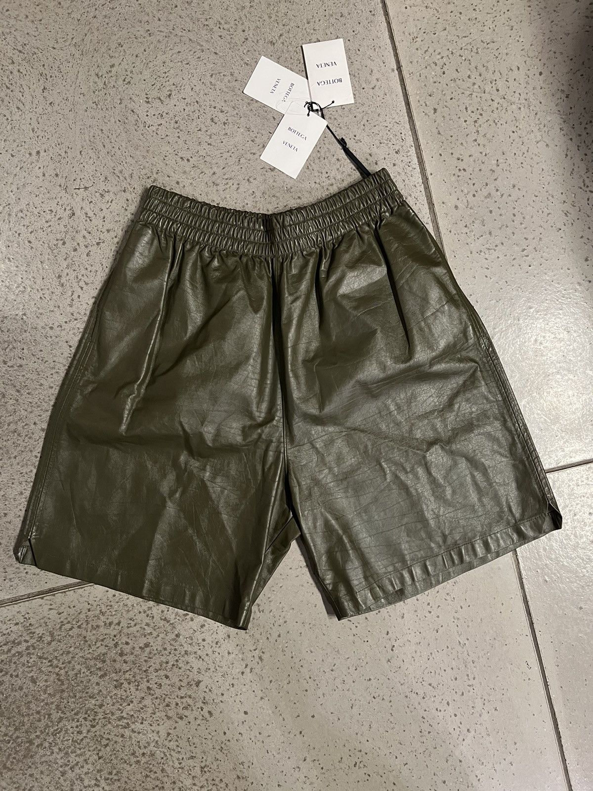 image of Bottega Veneta Bottega Venetta Calf Leather Shorts in Green, Men's (Size 33)