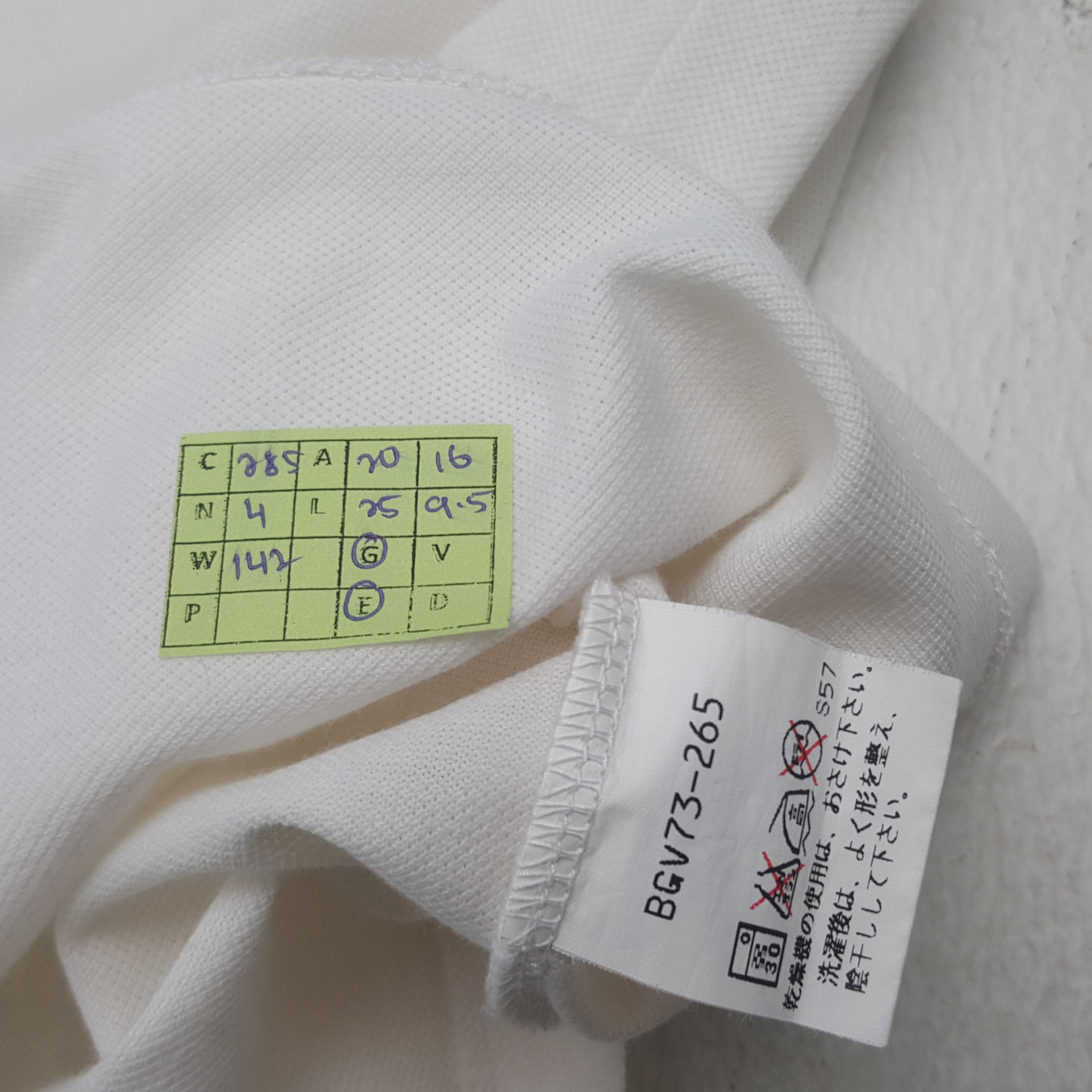 Burberry × Vintage Vintage Burberry London Designer Brand Tshirt C285N4 Size US M / EU 48-50 / 2 - 6 Thumbnail