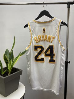 Kobe bryant black hot sale and gold jersey