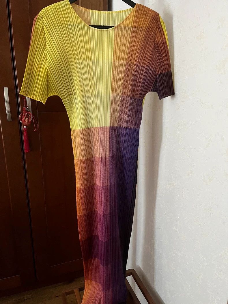 Issey Miyake Issey Miyake size:3 Yellow and purple gradient pleated dre Size M / US 6-8 / IT 42-44 - 2 Thumbnail