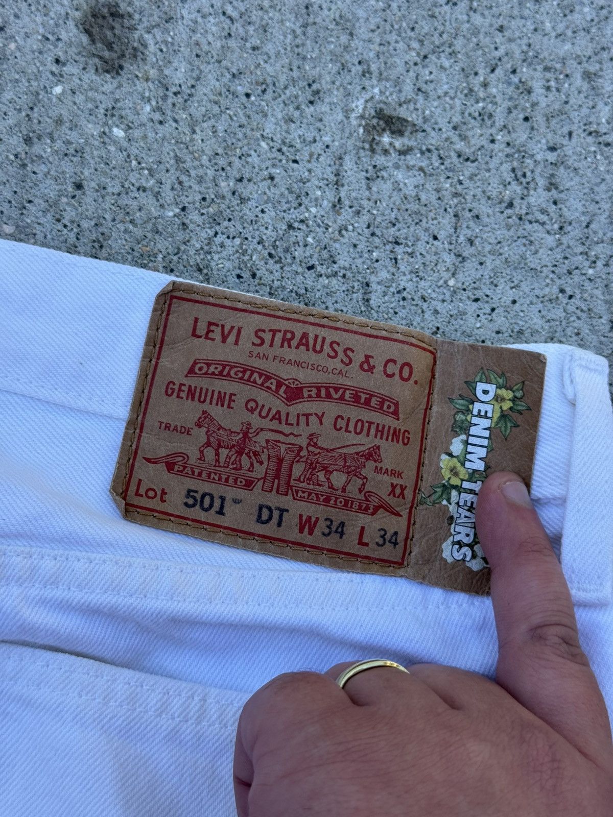 DENIM TEARS × Levi's Levi’s 501 DT in White Denim NO WREATHS Size US 34 / EU 50 - 6 Thumbnail