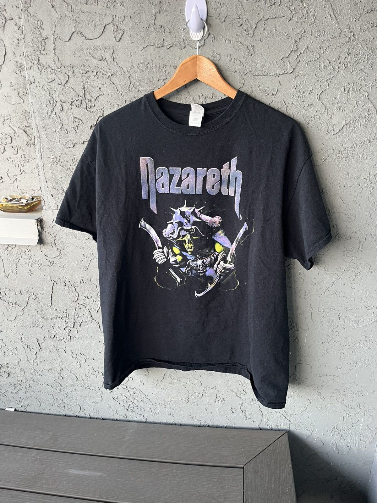 Band Tees Vintage Y2K Nazareth ‘I’m Gonna Go Down Fighting’ T-Shirt Size US XL / EU 56 / 4 - 1 Thumbnail