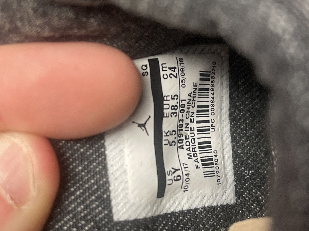 Jordan Brand Size 6 - Levi's x Air Jordan 4 Retro Black Denim Very Clean Size US 6 / EU 39 - 14 Thumbnail