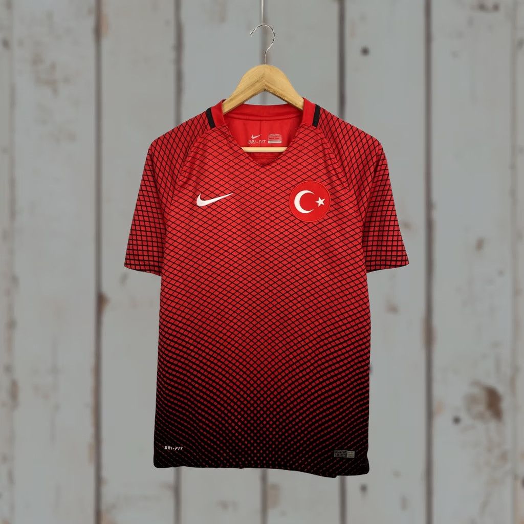 Nike Nike Turkiye Soccer Jersey T-Shirt S Red Mens Shirt Y2K 2016 Turkey Size US S / EU 44-46 / 1 - 1 Thumbnail