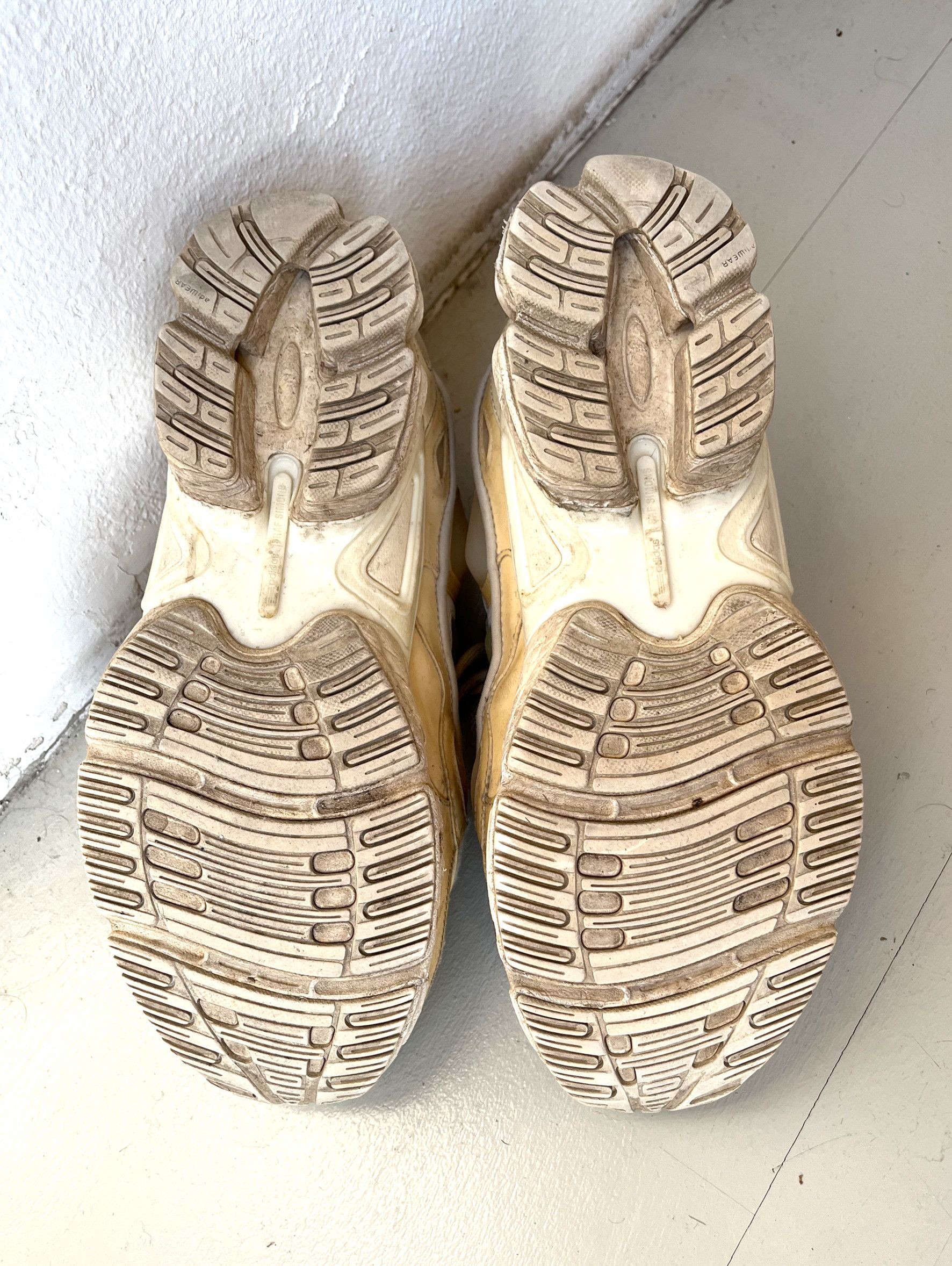 Adidas × Raf Simons Ozweego Bunny Cream Size US 11 / EU 44 - 11 Thumbnail