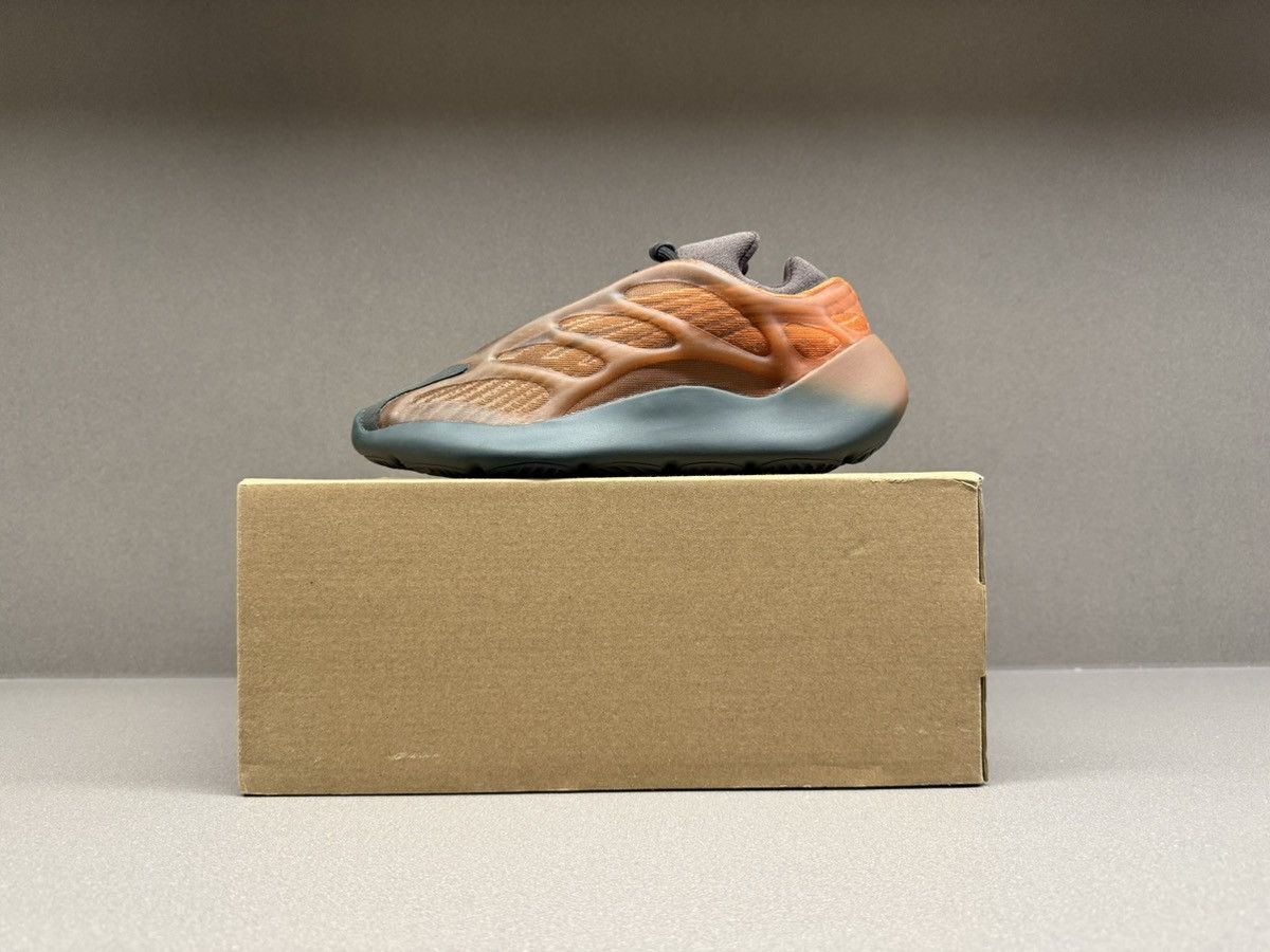 Yeezy Adidas Yeezy 700 V3 Copper Fade Size US 5.5 / IT 35.5 - 2 Thumbnail