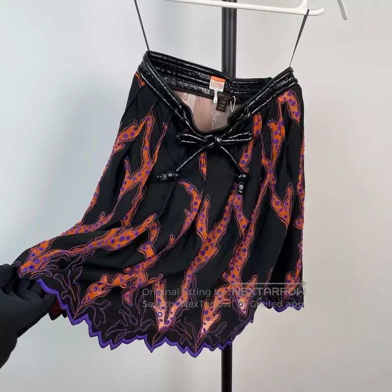 Louis Vuitton Louis Vuitton Black and red polka-dot skirt Size 33" - 2 Thumbnail