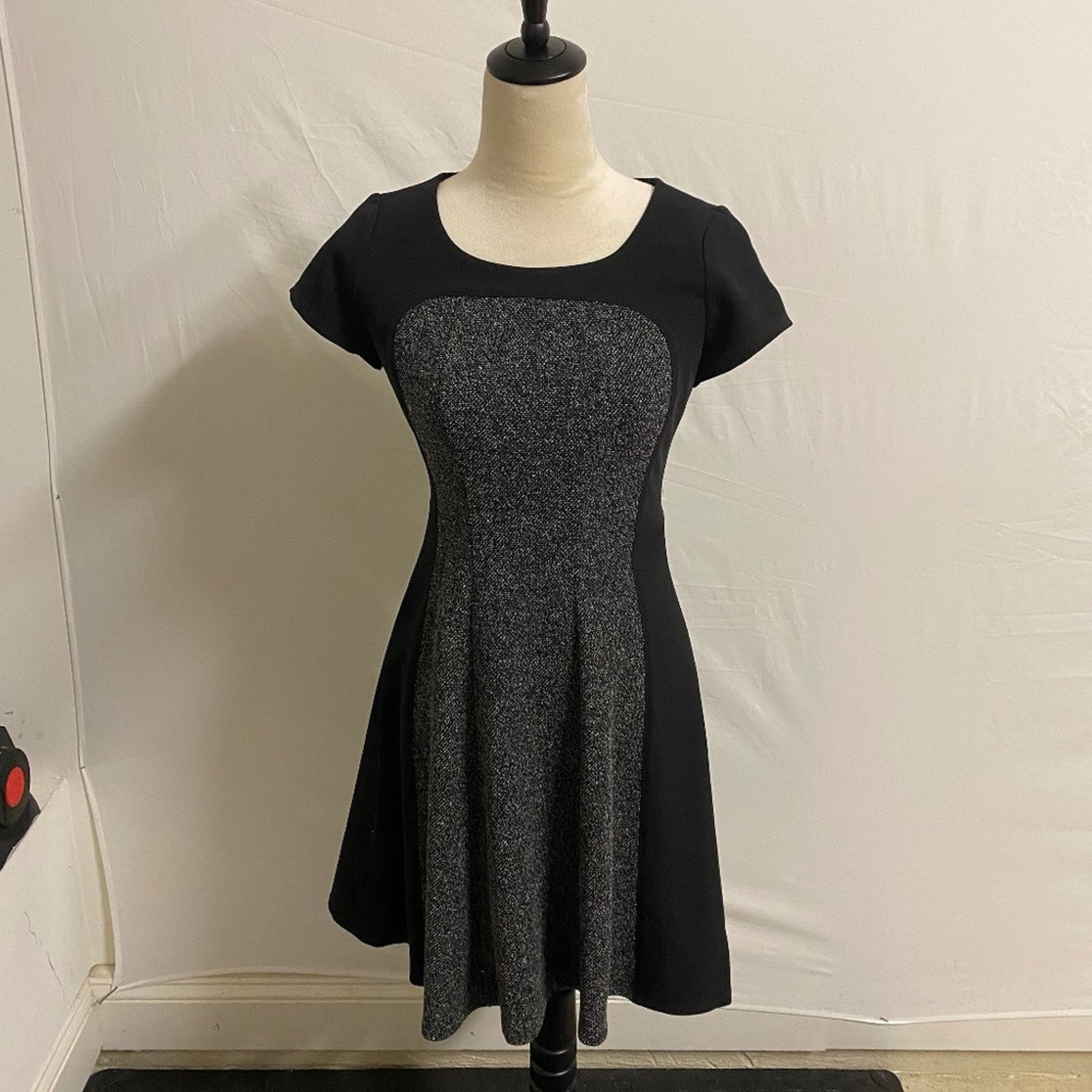 White House Black Market WHBM Dress Women's Career Fit and Flare Slim Swing - 0 Size XS / US 0-2 / IT 36-38 - 1 Thumbnail
