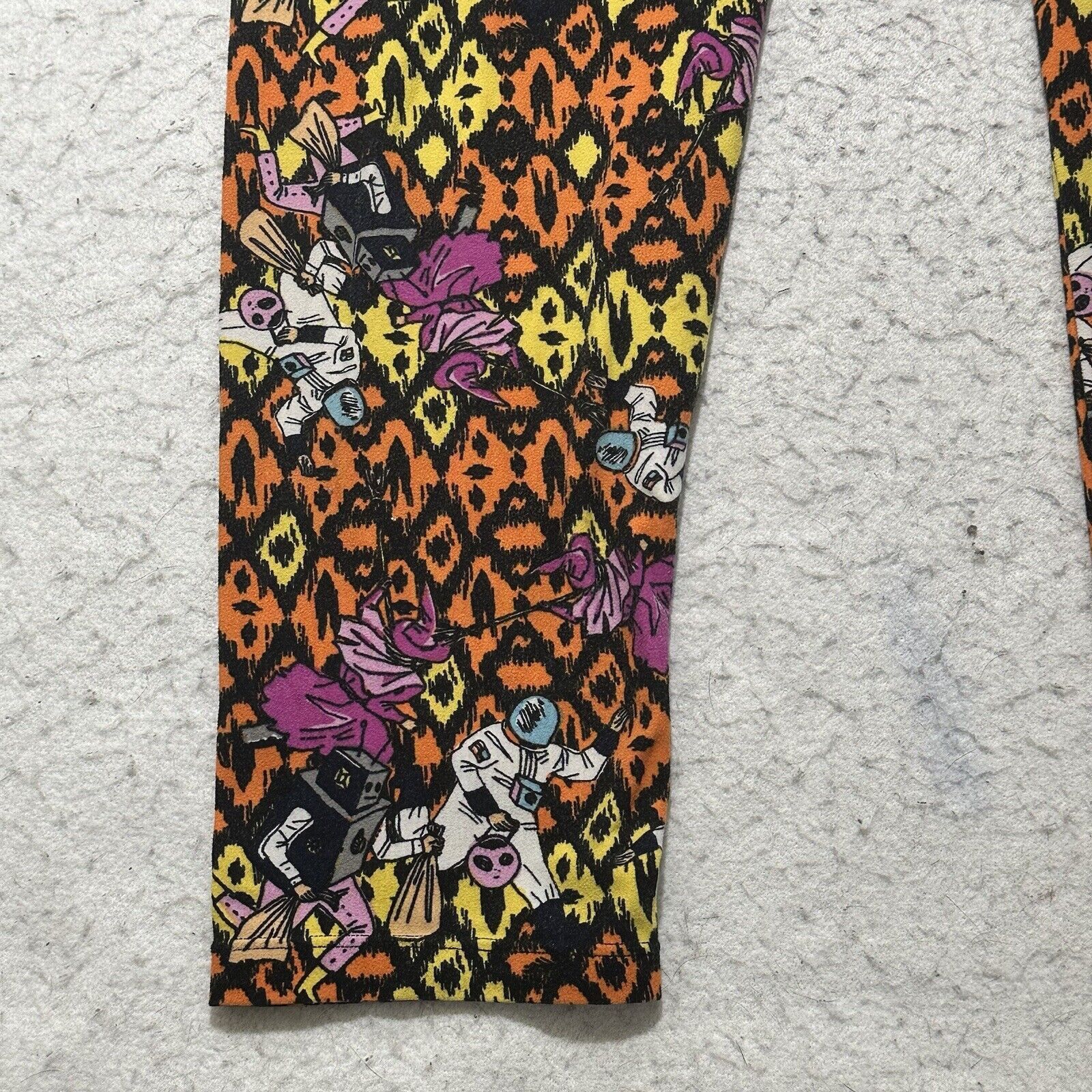 Other LuLaRoe TC2 18-26 Halloween Trick or Treat Pattern Leggings Size 42" / US 20 - 14 Thumbnail