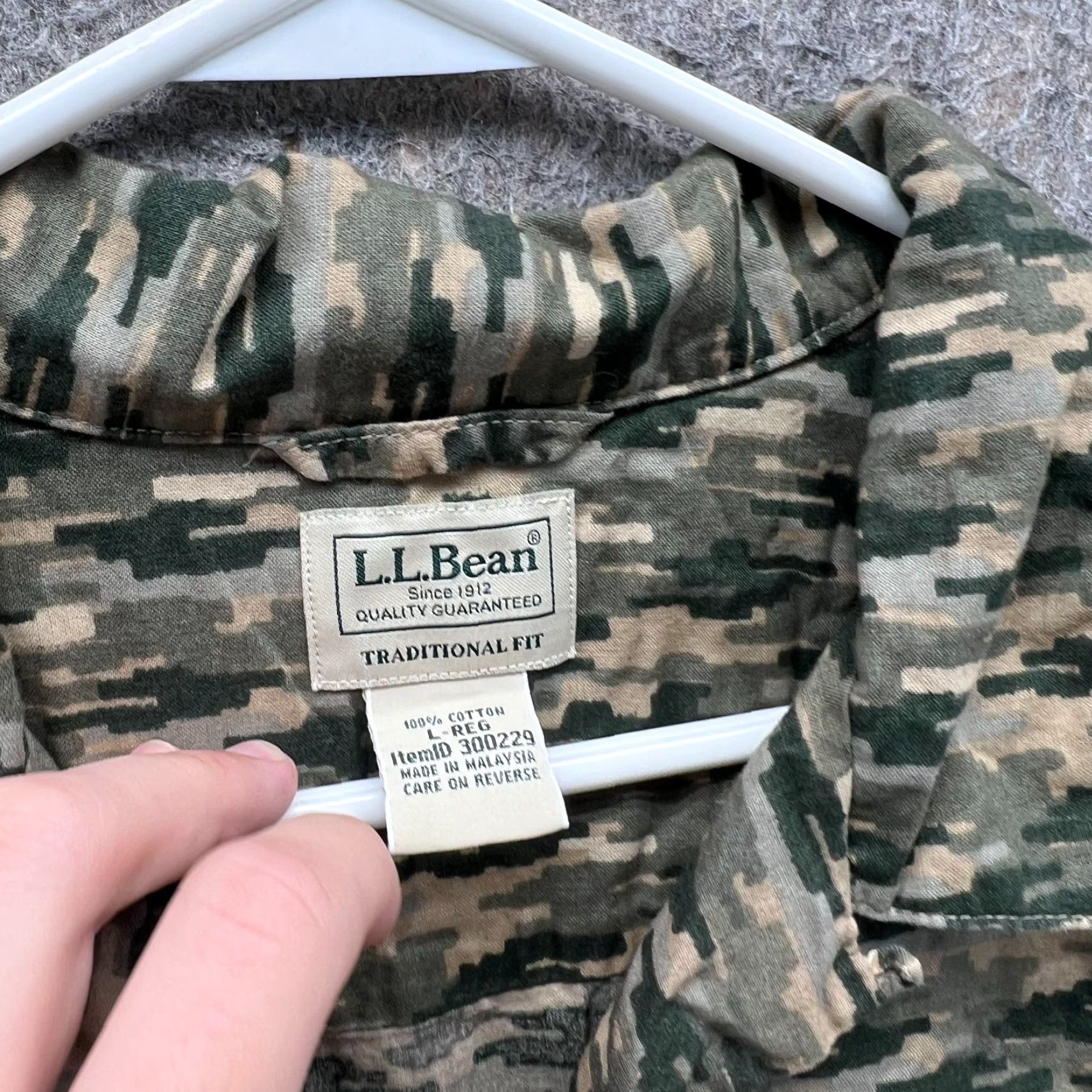 Vintage VINTAGE LL Bean Shirt Men Large Green Button-Down Camouflage Tropical Woven Cotton Button-Up Short Sleeve Chest 42 in Size US L / EU 52-54 / 3 - 6 Thumbnail