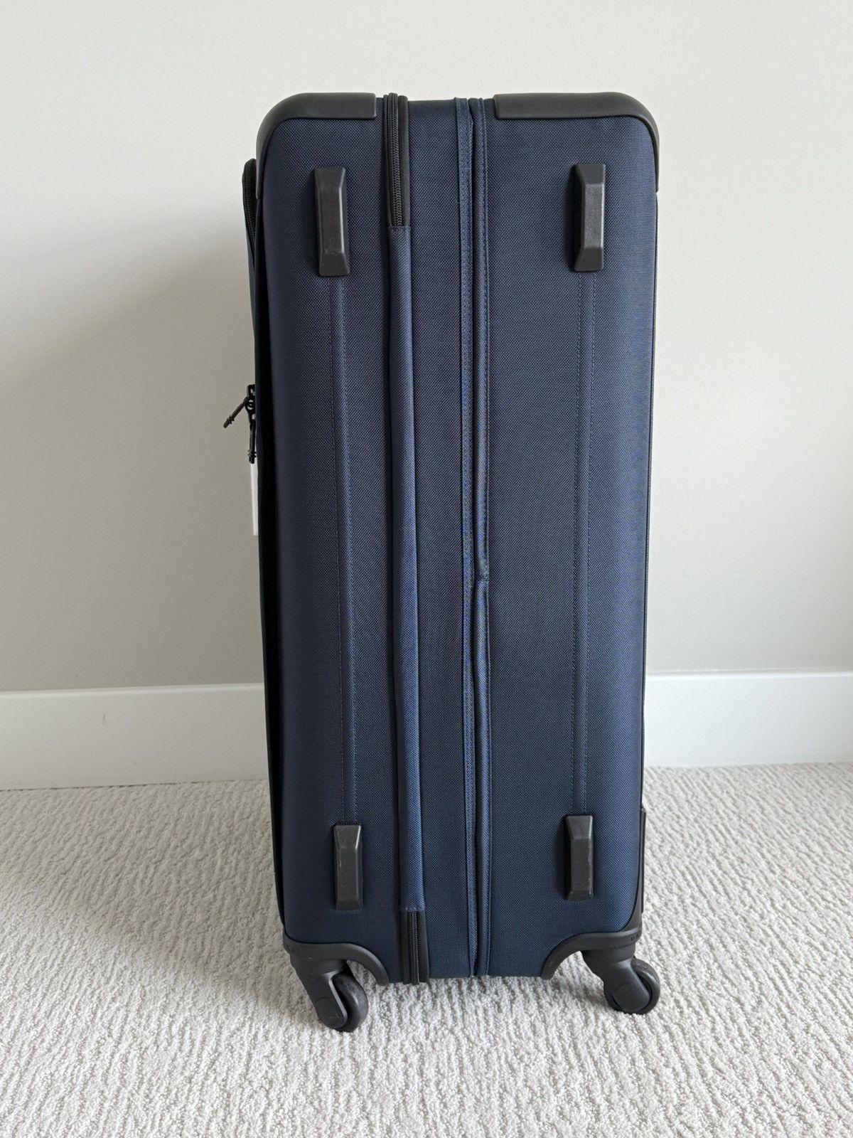 Tumi NWT Tumi Extended Trip Expandable 4 wheel suitcase $1350 Size 32 - 6 Thumbnail
