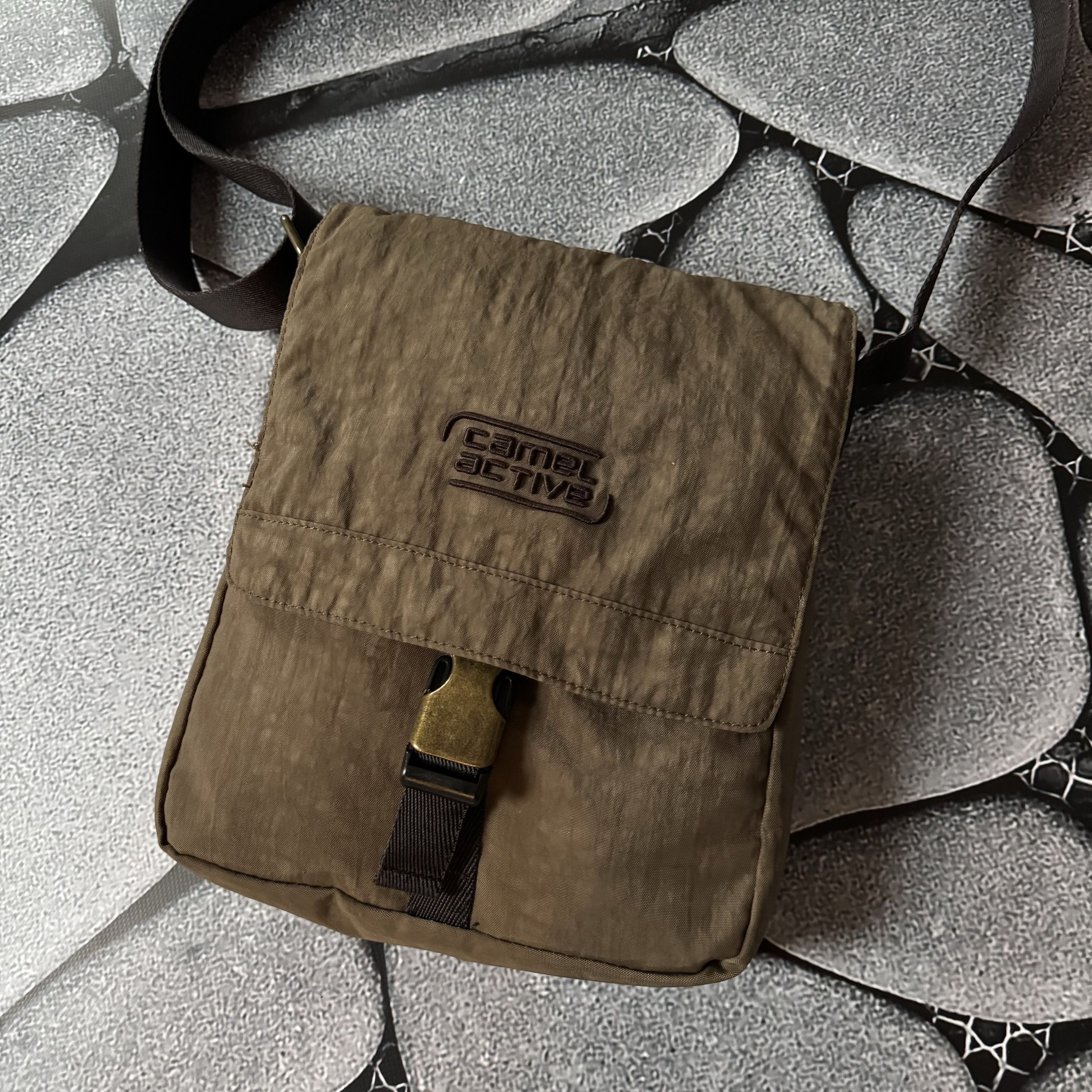 Camel × Vintage CAMO VINTAGE BROWN SHOULDER BAG Y2K MILITARY CROSS BODY Size ONE SIZE - 2 Thumbnail