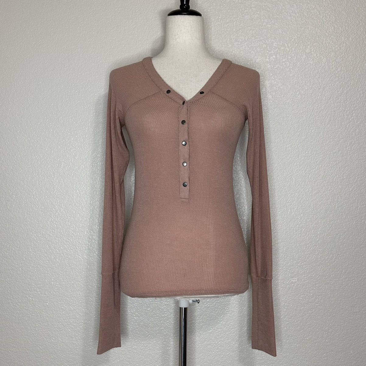 Urban Outfitters Urban Outfitters Out From Under Ribbed Slim Fitted Henly Tee Size M / US 6-8 / IT 42-44 - 1 Thumbnail