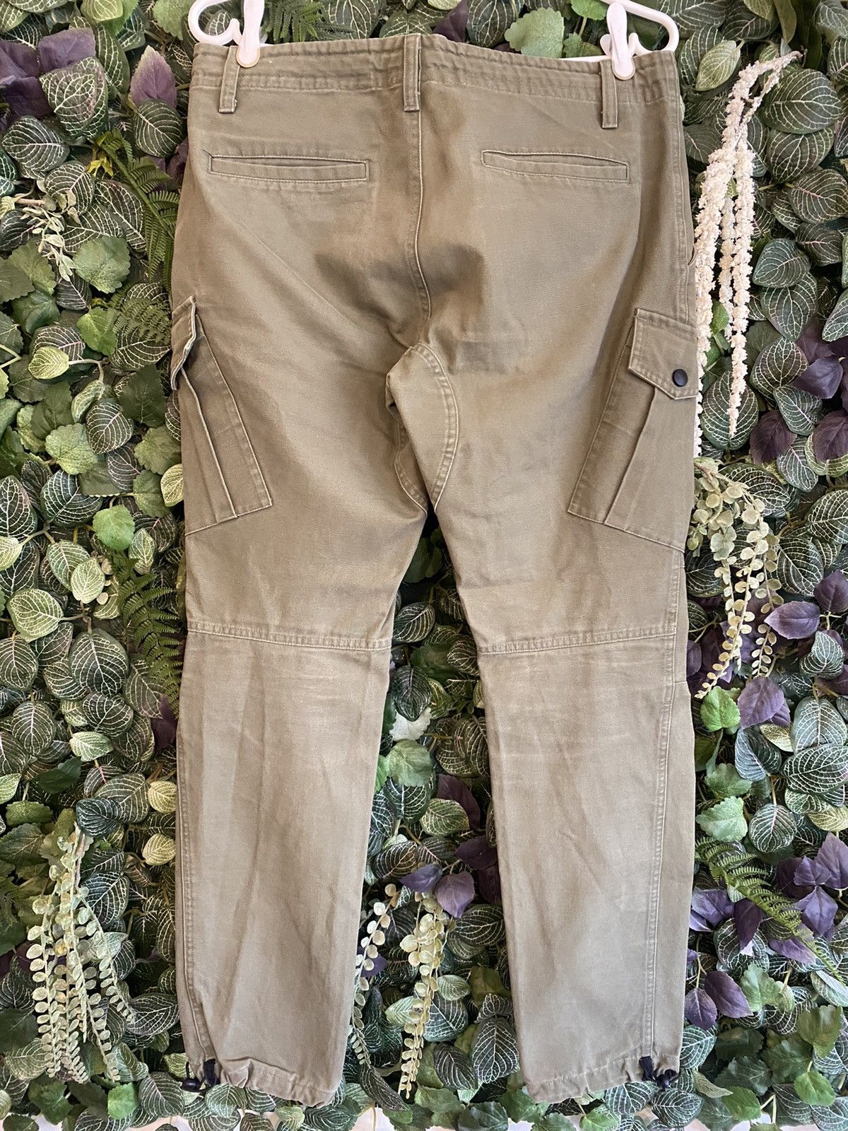 illustrated example Canvas cargo pants Size US 31 - 2 Thumbnail