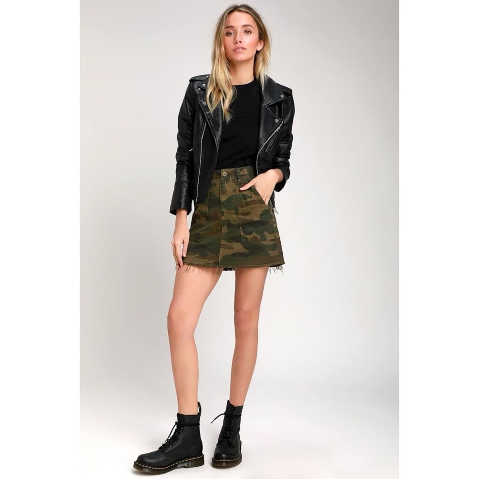 BLANKNYC Blank NYC Chain of Command Green Camo Print Denim Mini Skirt Size 26" / US 2 / IT 38 - 12 Thumbnail