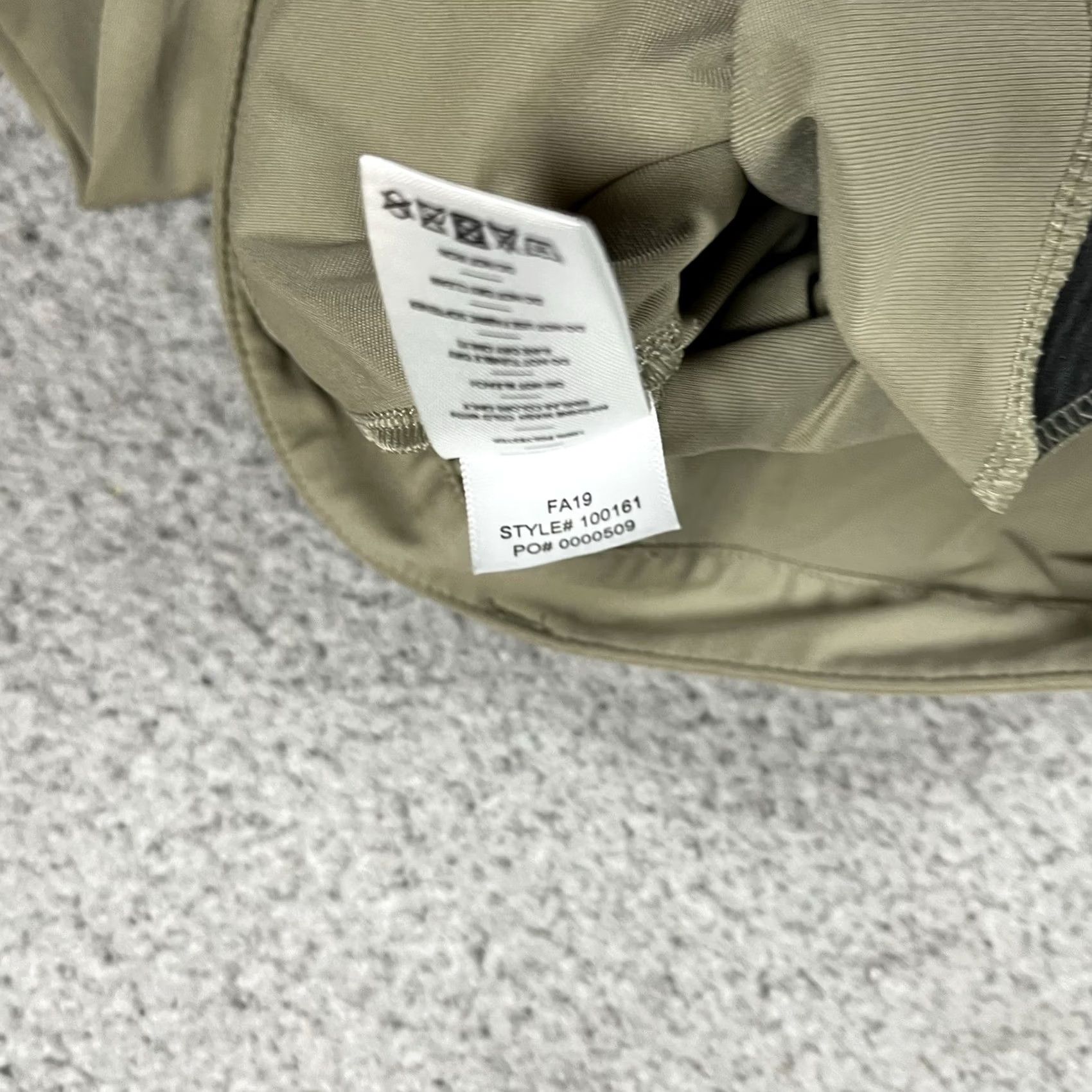 Rhone Rhone Mens 35 Beige Chino Pants Regular Stretch Travel Performance Flat Front Logo Size US 35 - 6 Thumbnail