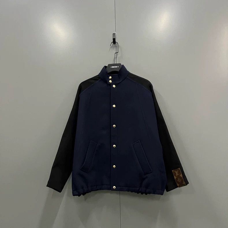Louis Vuitton Louis Vuitton Navy coat with full print inside coat Size XS / US 0-2 / IT 36-38 - 2 Thumbnail