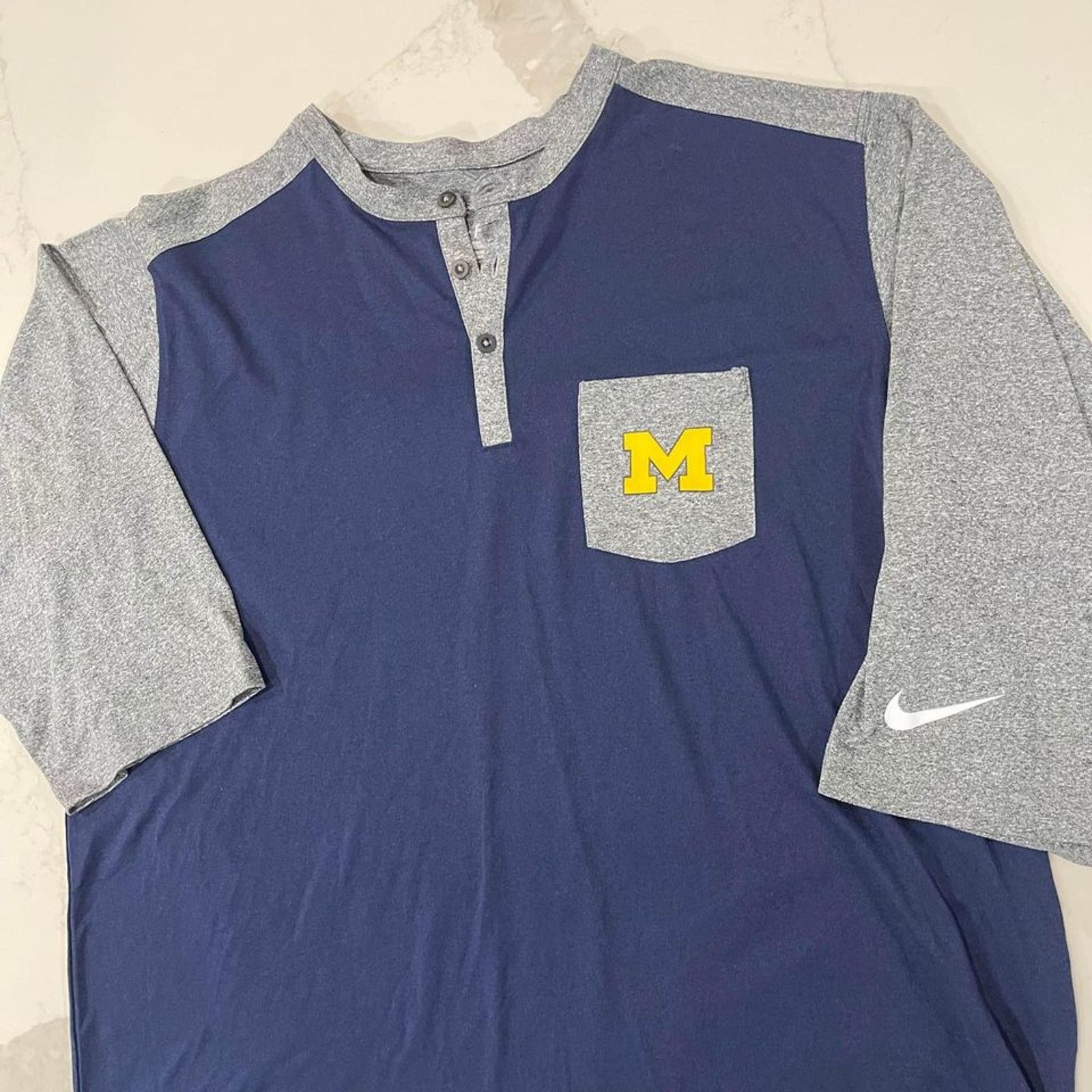 Nike Nike DriFit Henley 3/4Sleeve University Michigan Shirt MenXL Size US XL / EU 56 / 4 - 2 Thumbnail