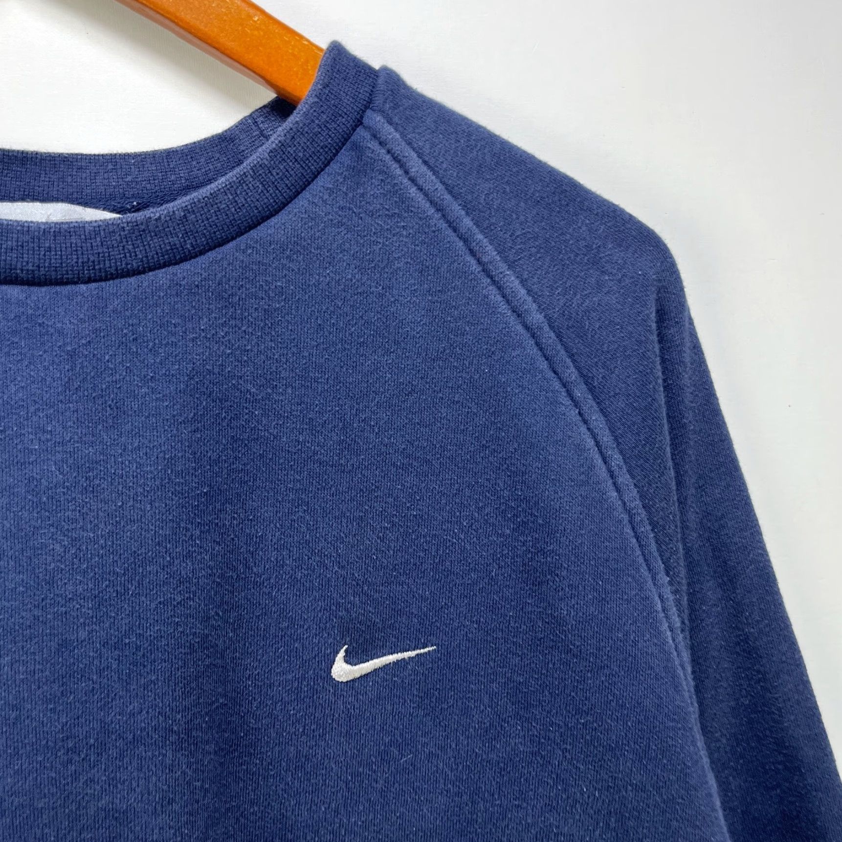 Nike VINTAGE Nike Sweatshirt XL Mens Blue 90s Swoosh Logo Pullover Crew Neck Long Sleeve Fleece Cotton All Seasons Size US XL / EU 56 / 4 - 3 Thumbnail