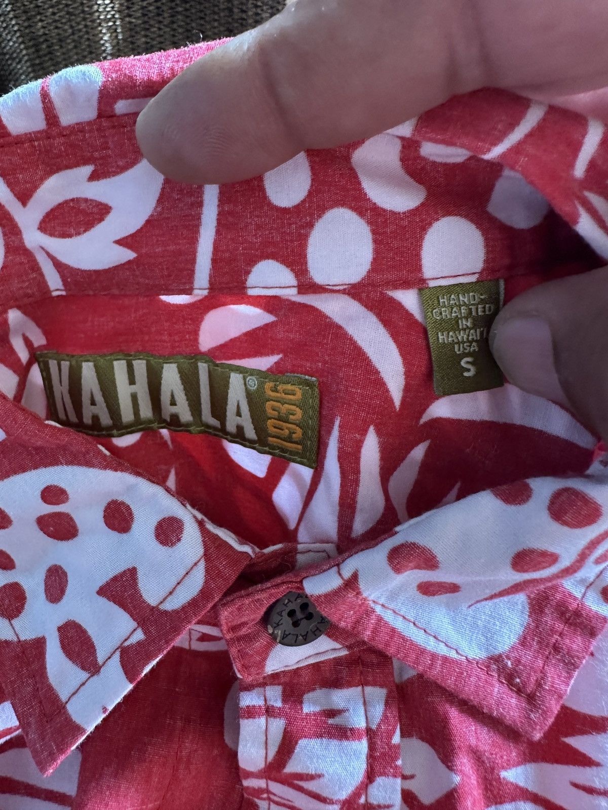 Kahala PreOwned Kahala Hawaiian Print Red Full Button Men's Small Size US S / EU 44-46 / 1 - 4 Thumbnail