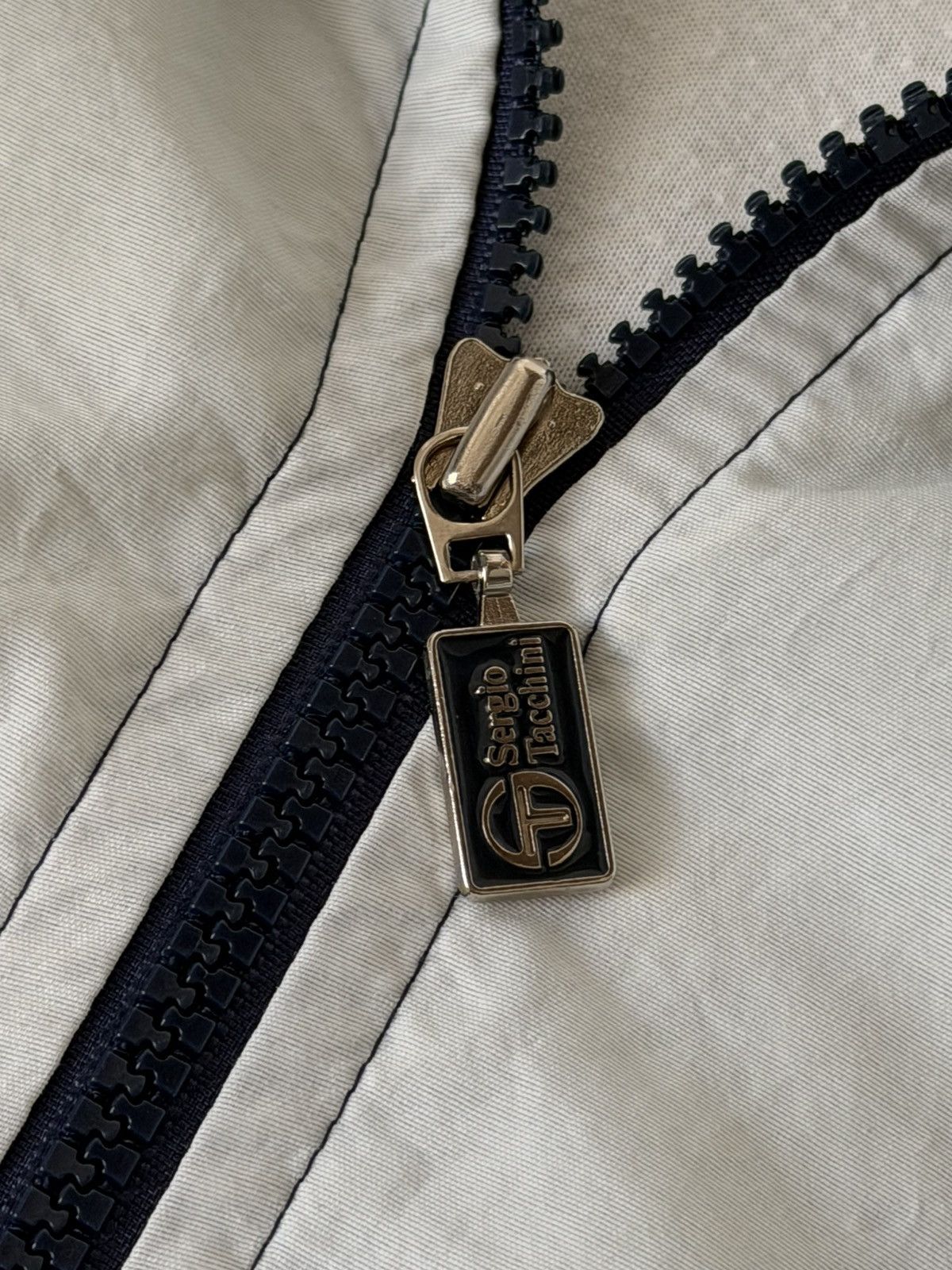 Sergio Tacchini Sergio Tacchini Vintage Italian Style Windbreaker Size US L / EU 52-54 / 3 - 7 Thumbnail