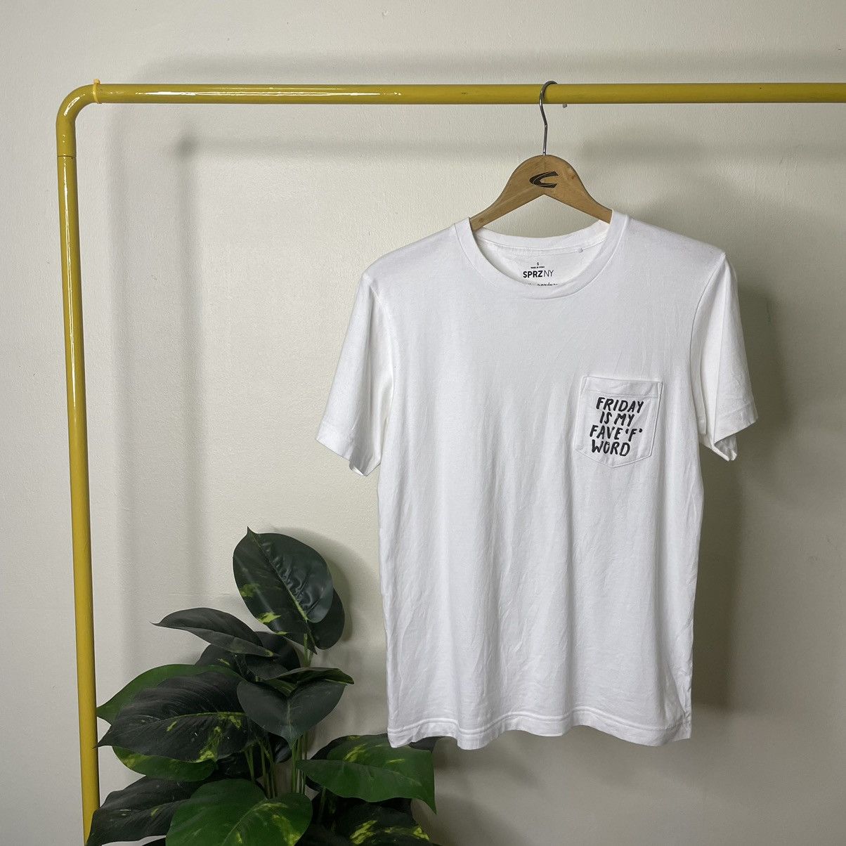 Uniqlo Timothy Goodman Friday Is My Favourite F Word Collabs Tee Size US S / EU 44-46 / 1 - 1 Thumbnail
