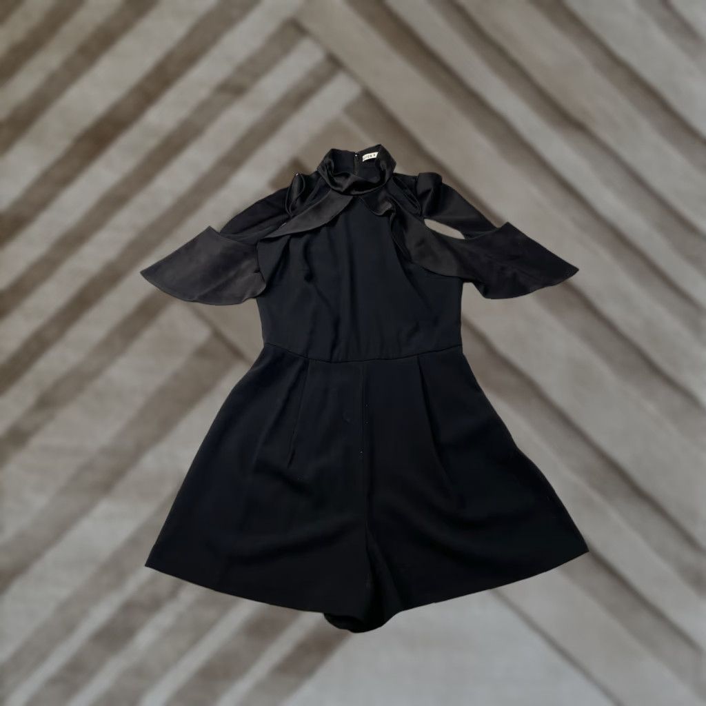 Alice + Olivia Alice + Olivia Rosaline High Neck Satin Ruffle Cold Shoulder Pleated Romper 4 Black Women Romper Satin Ruffle High Neck Pleated Cold Shoulder 4 Womens Size 27" / US 4 / IT 40 - 1 Thumbnail
