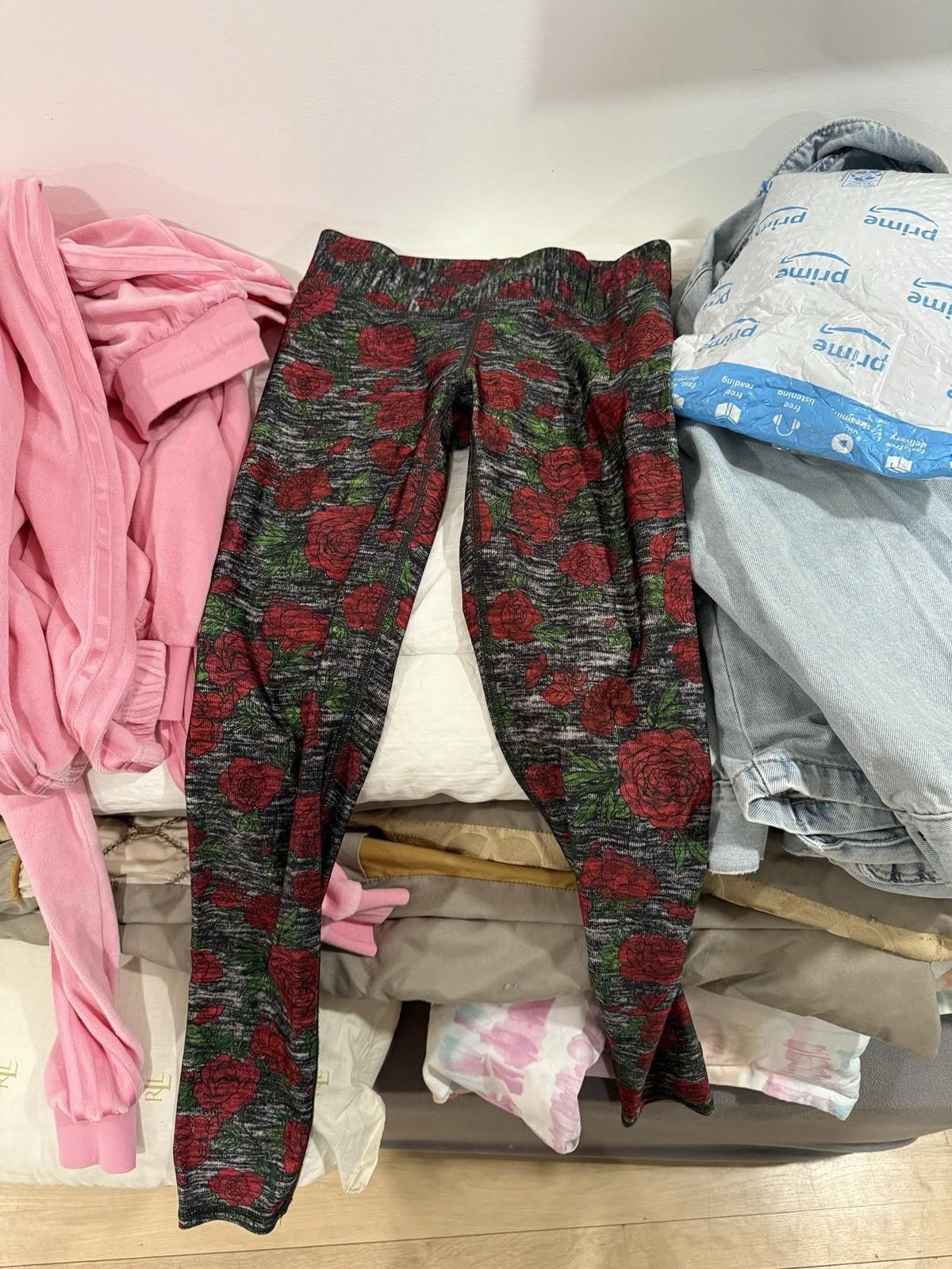Other TEREZ LEGGINGS High Rise Yoga Sz S- worn ONCE Rose print Size 28" / US 6 / IT 42 - 6 Thumbnail