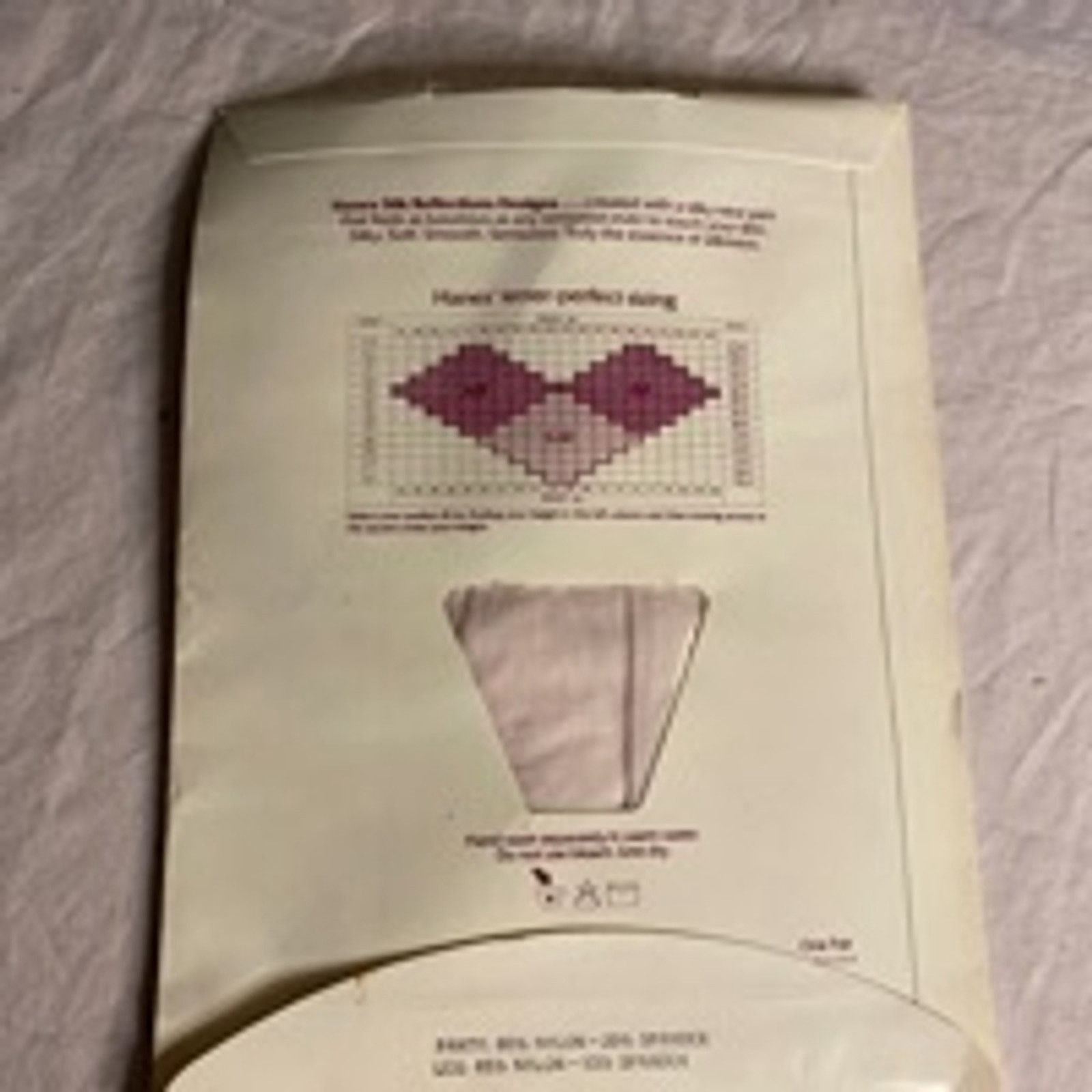 Hanes Vintage Hanes Silk Reflections Pantyhose Pink Parfait A-B Size ONE SIZE - 4 Thumbnail