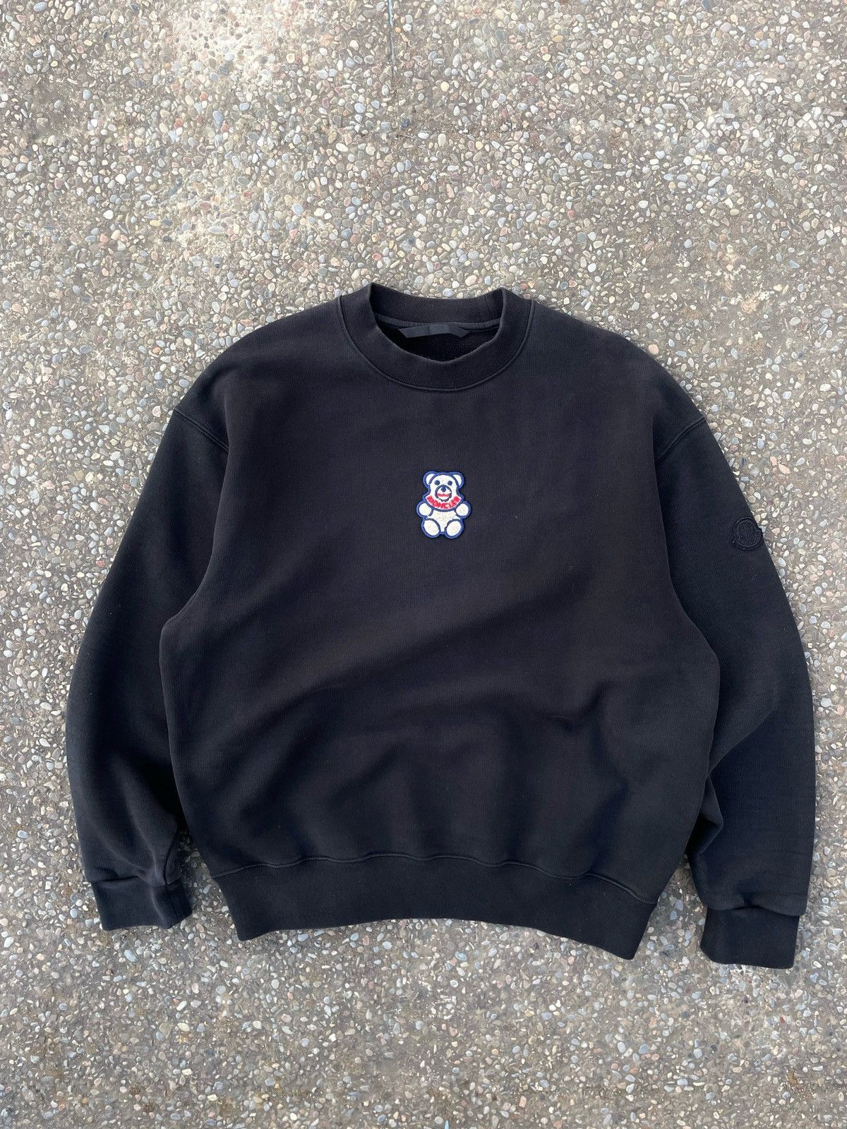 Moncler Moncler Genius Bear Patch Crewneck - Vintage Wash Black Size US M / EU 48-50 / 2 - 1 Thumbnail