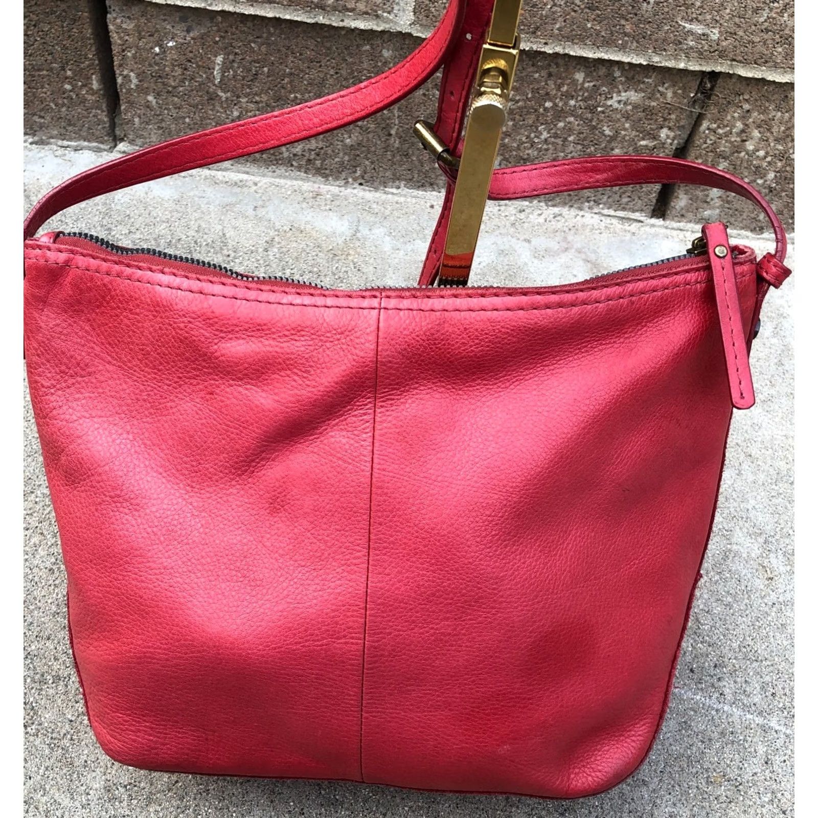Vintage AMERICAN LEATHER COMPANY Crossbody Purse Women's Red Zipper Bag - Medium Leather Crossbody Bag For Travel Size ONE SIZE - 2 Thumbnail