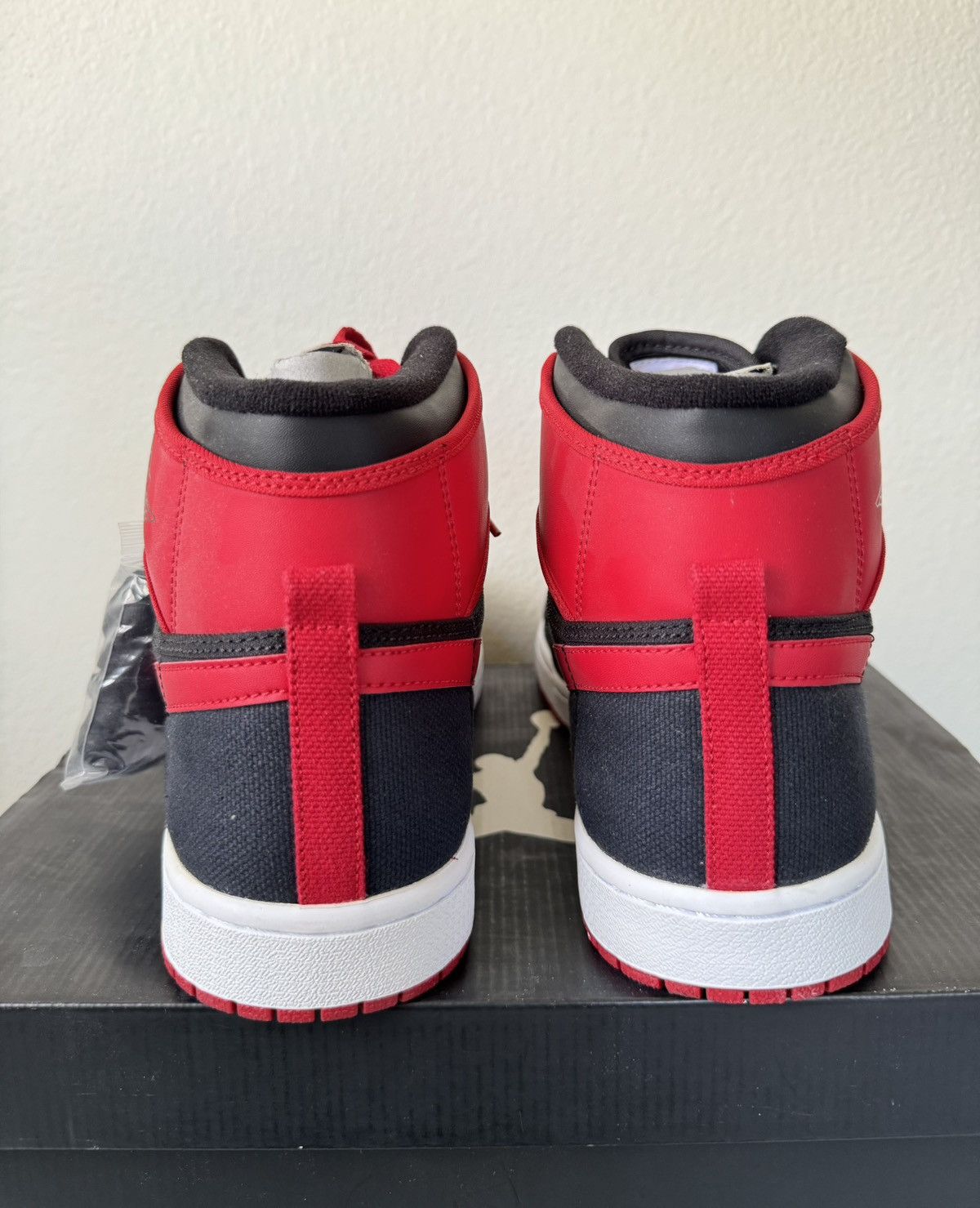 Jordan Brand Air Jordan 1 Retro KO High AJKO “Bred” Size US 13 2012 Size US 13 / EU 46 - 4 Thumbnail