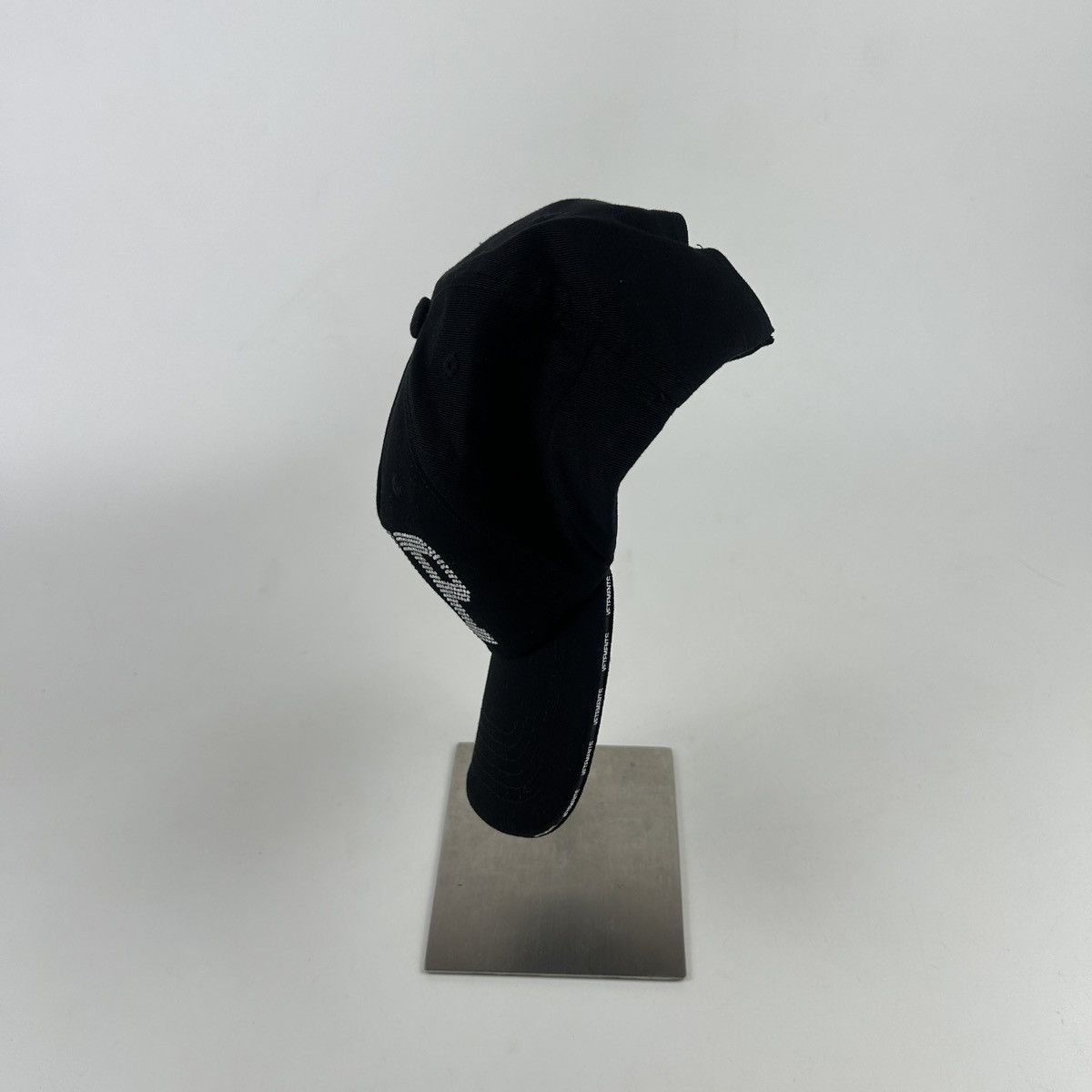 Vetements Vetements VIP Crystal Cap Size ONE SIZE - 4 Thumbnail