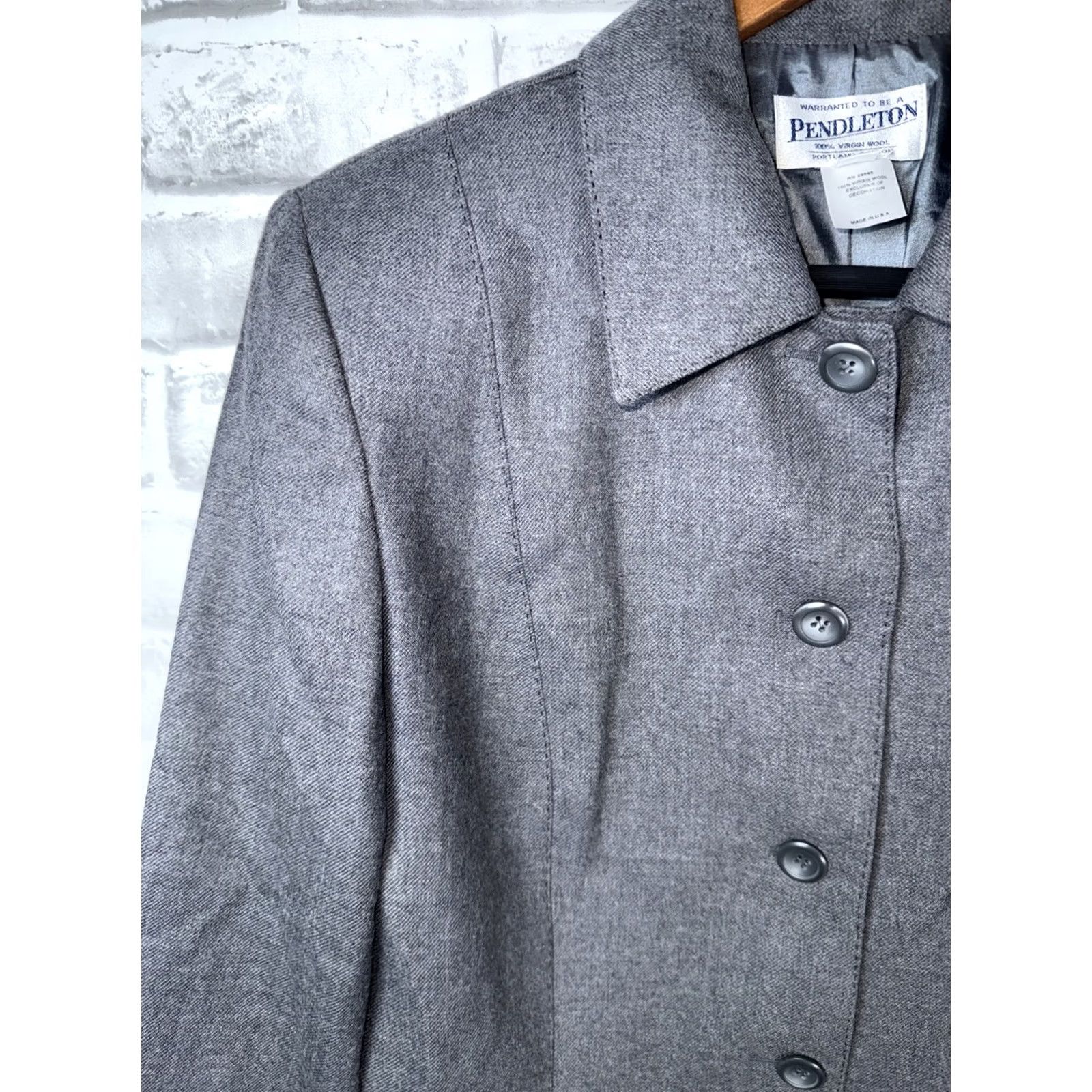 Pendleton Pendleton 100% Wool Gray Button Jacket Womens 10 Jacket Womens Gray 100% Wool Windbreaker Button Closure Regular Size 10 Mens? Womens Size L / US 10 / IT 46 - 6 Thumbnail