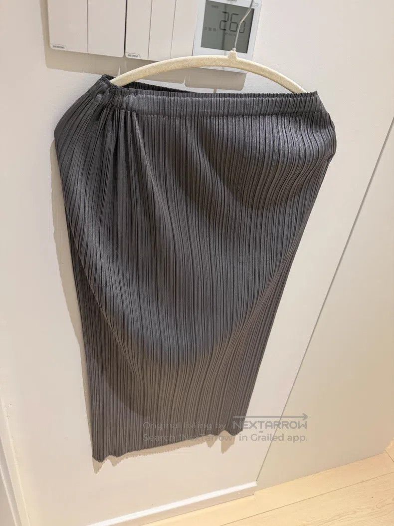 Issey Miyake Issey Miyake size:3 Grey Midi Skirt Size 22" - 1 Thumbnail