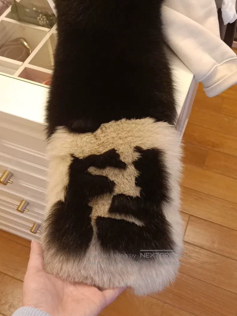 Fendi Fendi size 16*146 cm Fox fur scarf Size ONE SIZE - 2 Thumbnail