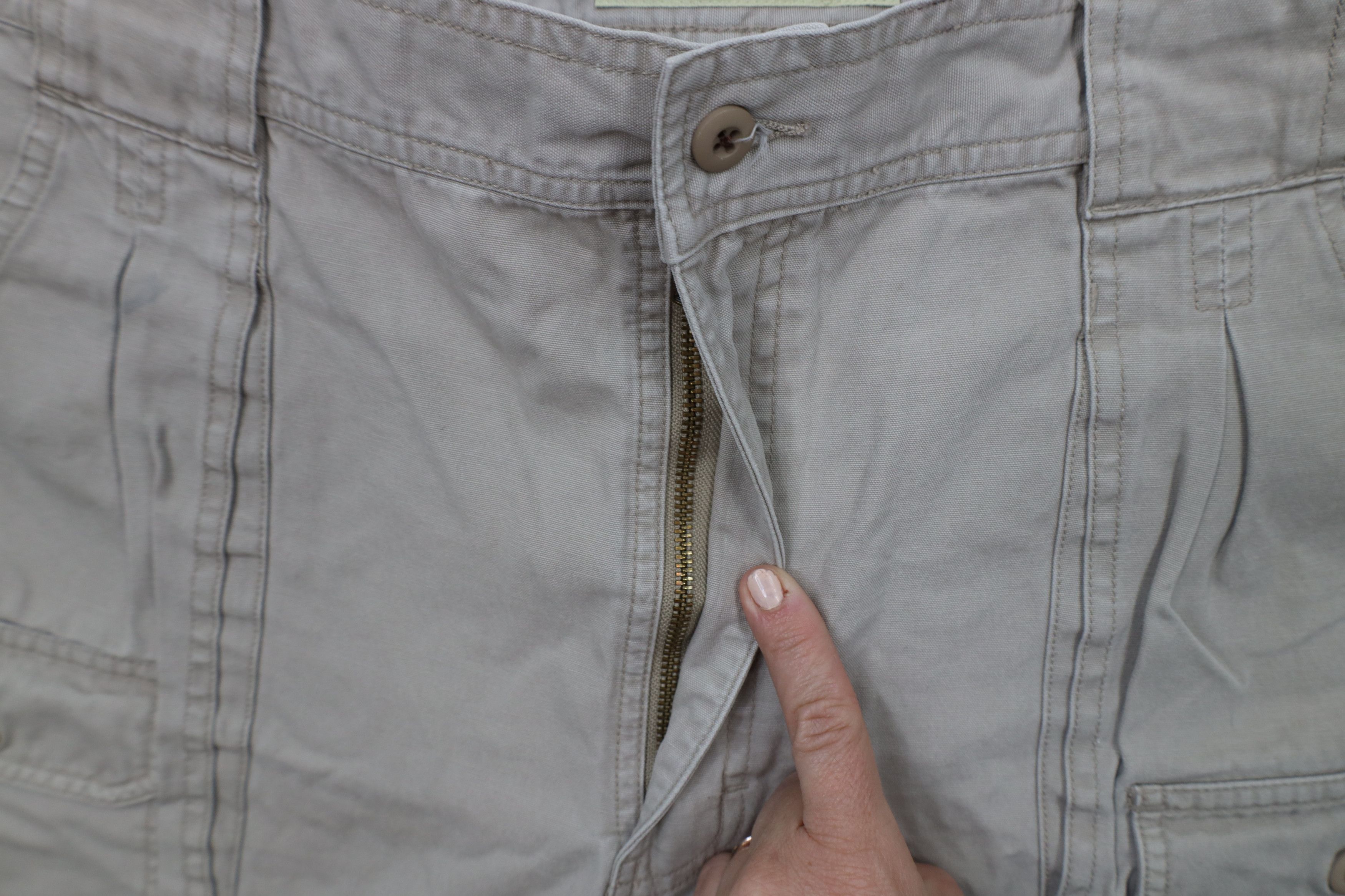 Cabelas × Vintage Vintage Cabelas Mens Above 7 Pocket Trail Cargo Shorts Beige Size US 38 / EU 54 - 6 Thumbnail