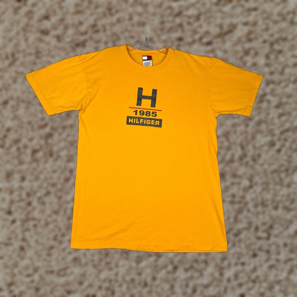 Tommy Hilfiger Tommy Hilfiger Shirt Adult Medium Yellow Short Sleeve Crew Neck 100% Cotton Logo Embroidered Men T-Shirt Size US M / EU 48-50 / 2 - 1 Thumbnail