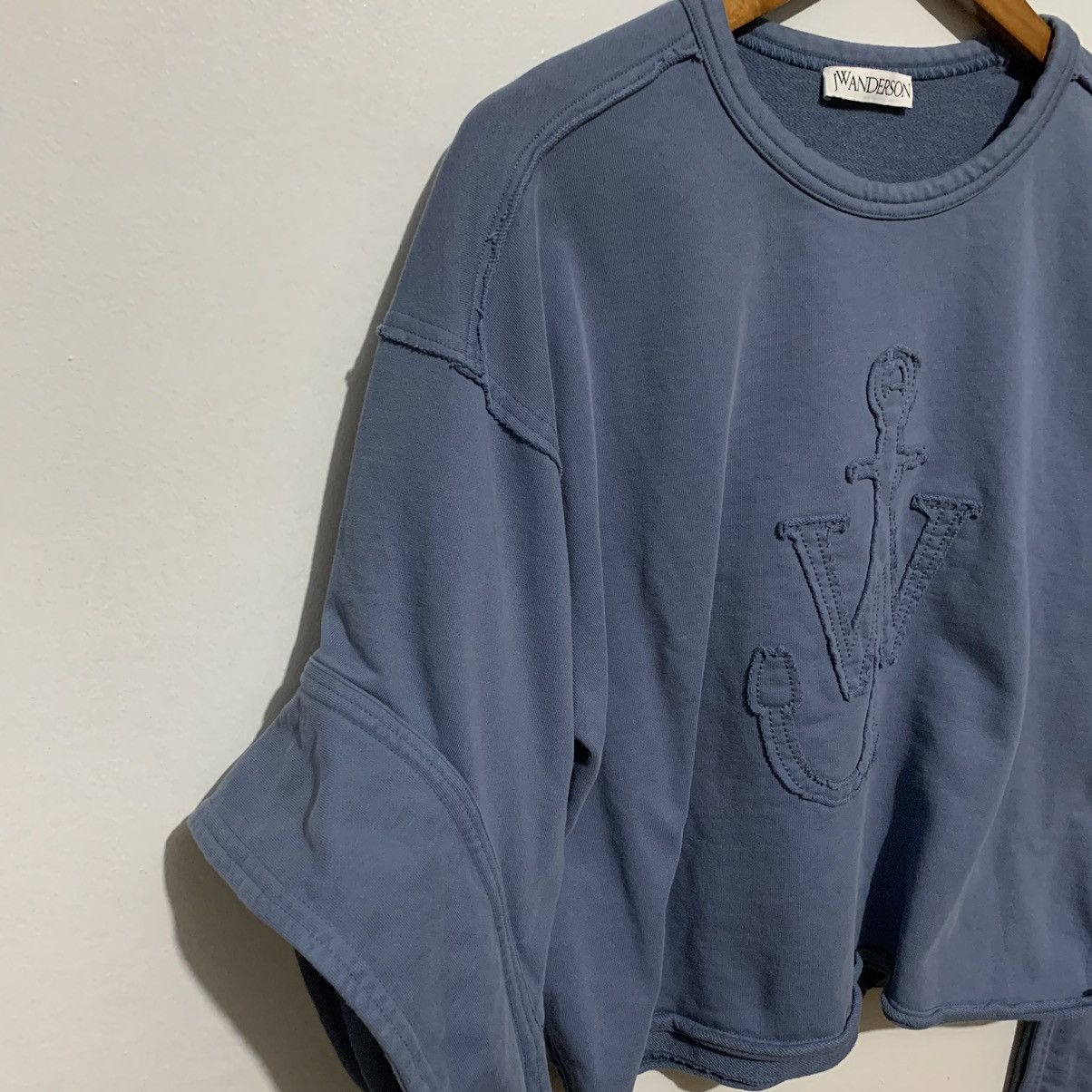 JW Anderson JW Anderson Logo Deconstructed Sleeve Cropped Sweatshirt Size M / US 6-8 / IT 42-44 - 4 Thumbnail