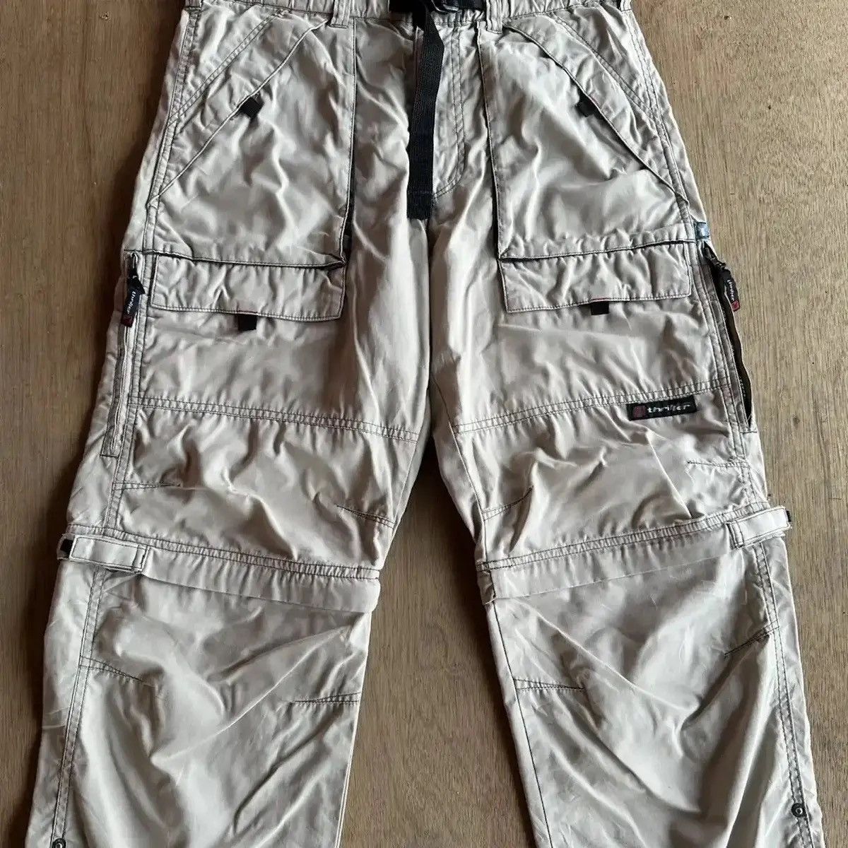 JNCO STEALS🔥THRILLER CARGO BAGGY MULTIPOCKET PARACHUTE ( 2 in 1) Size US 33 - 4 Thumbnail
