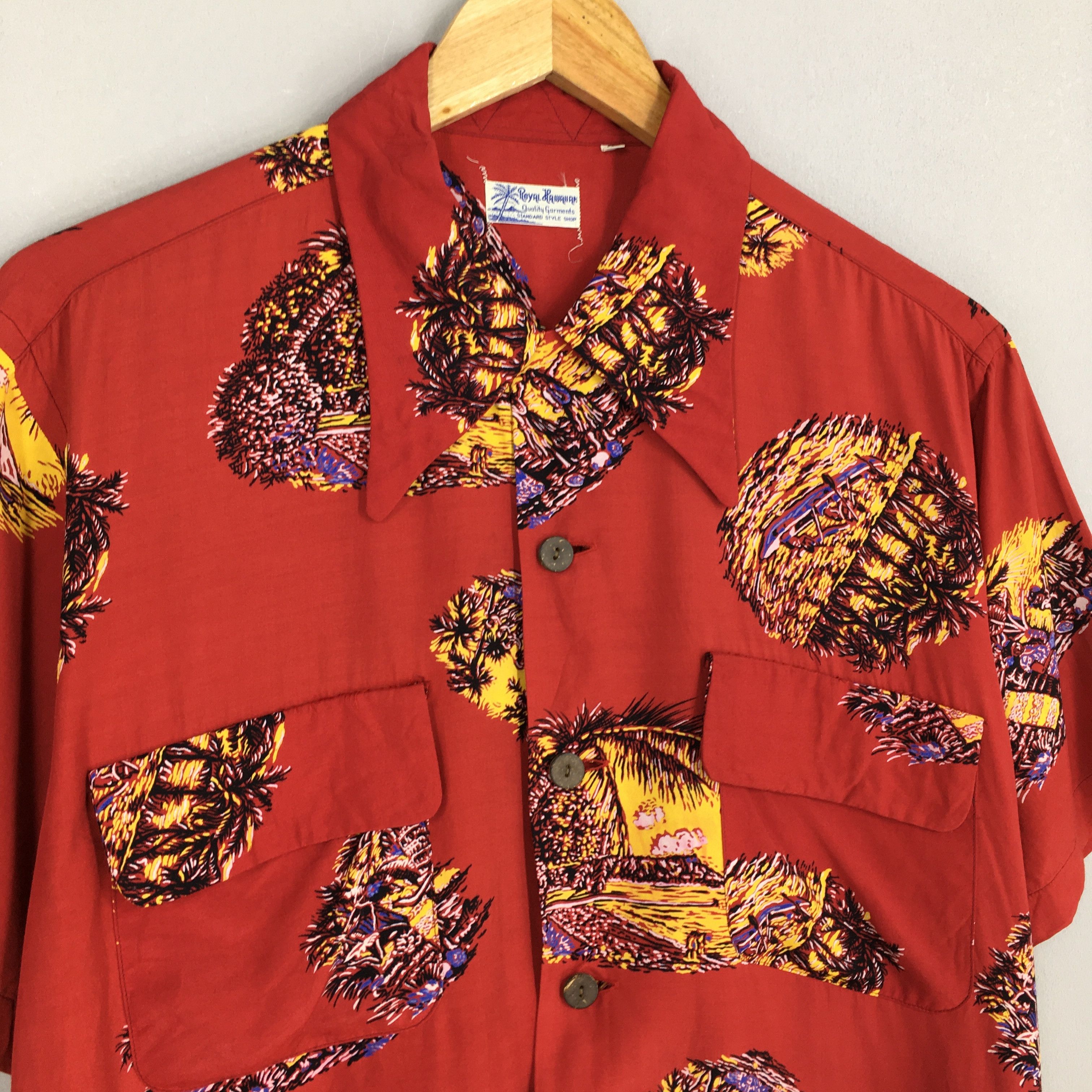 Vintage Vintage 1980s Royal Hawaiian Red Surfing Beach Rayon Shirt M Size US M / EU 48-50 / 2 - 3 Thumbnail