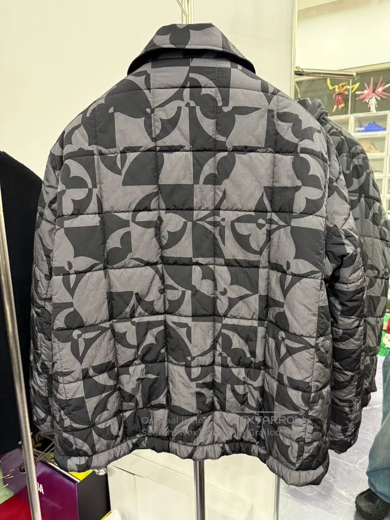 Louis Vuitton Louis Vuitton Full printing irregular pattern down jacket Size US L / EU 52-54 / 3 - 4 Thumbnail