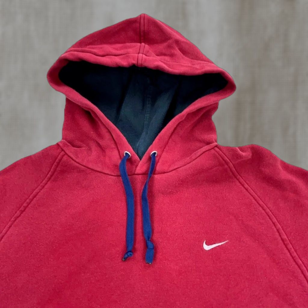 Nike VINTAGE Nike Hoodie Men L Red Y2K Sweatshirt Gray Tag Swoosh Size US L / EU 52-54 / 3 - 1 Thumbnail