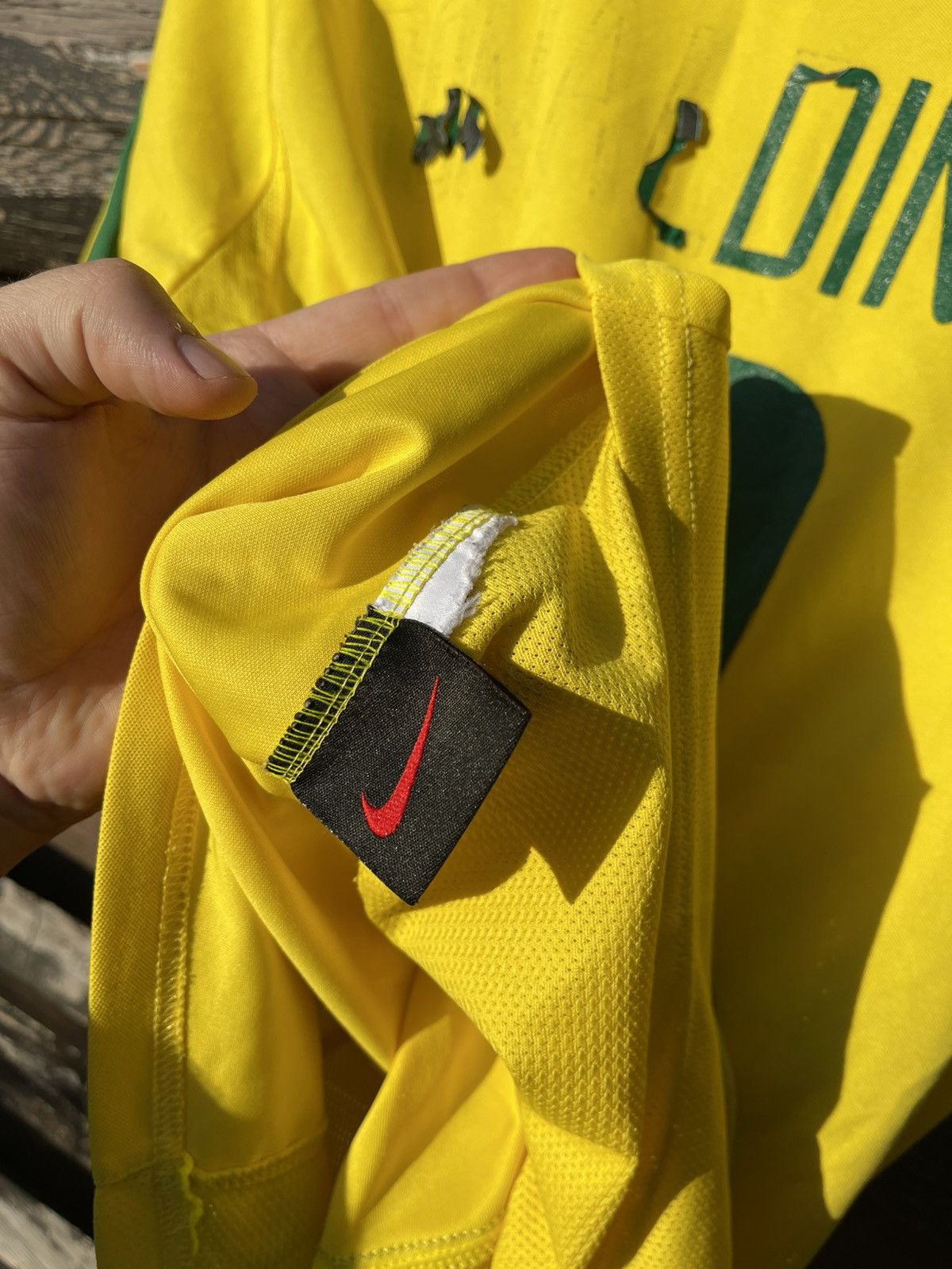 Nike 2002 Nike Brazil #11 Ronaldinho soccer jersey vintage Size US L / EU 52-54 / 3 - 17 Thumbnail