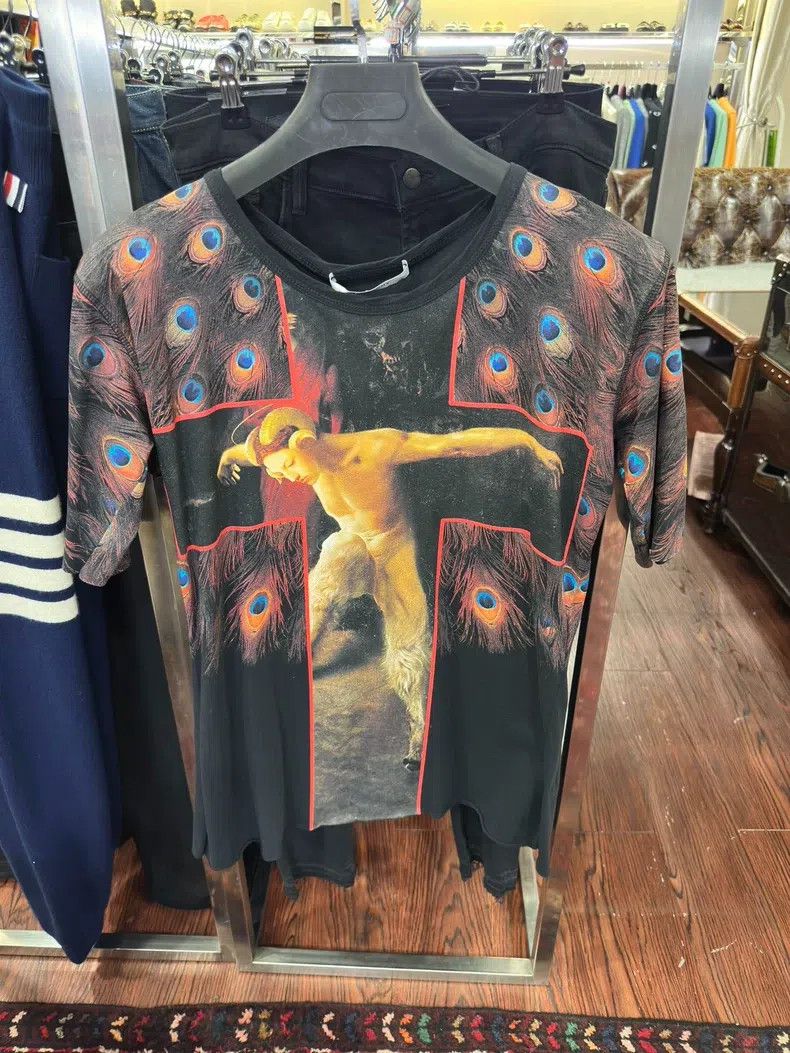 Givenchy Givenchy Crucifix Portrait Peacock Feather Printed Short-S Size US S / EU 44-46 / 1 - 2 Thumbnail