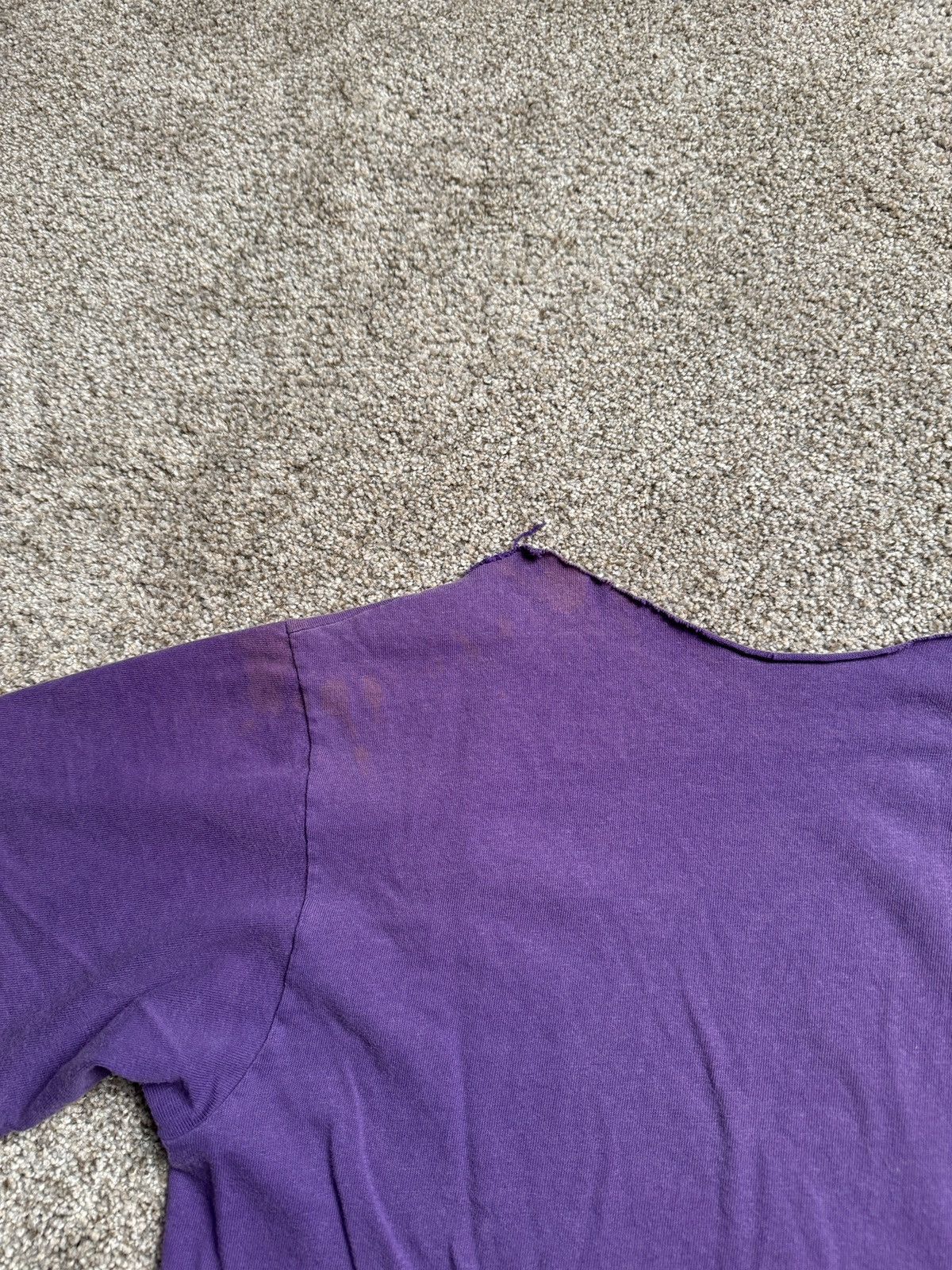 Hard Rock Cafe VINTAGE PURPLE HARD ROCK CAFE “THRASHED COLLAR” GRAPHIC TEE Size US S / EU 44-46 / 1 - 4 Thumbnail